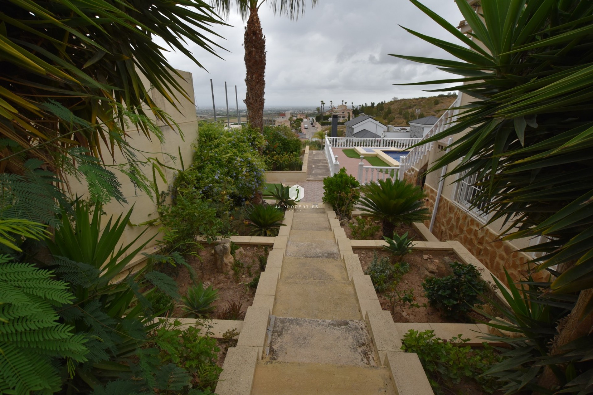 Aus zweiter Hand - Villa -
Algorfa - Inland