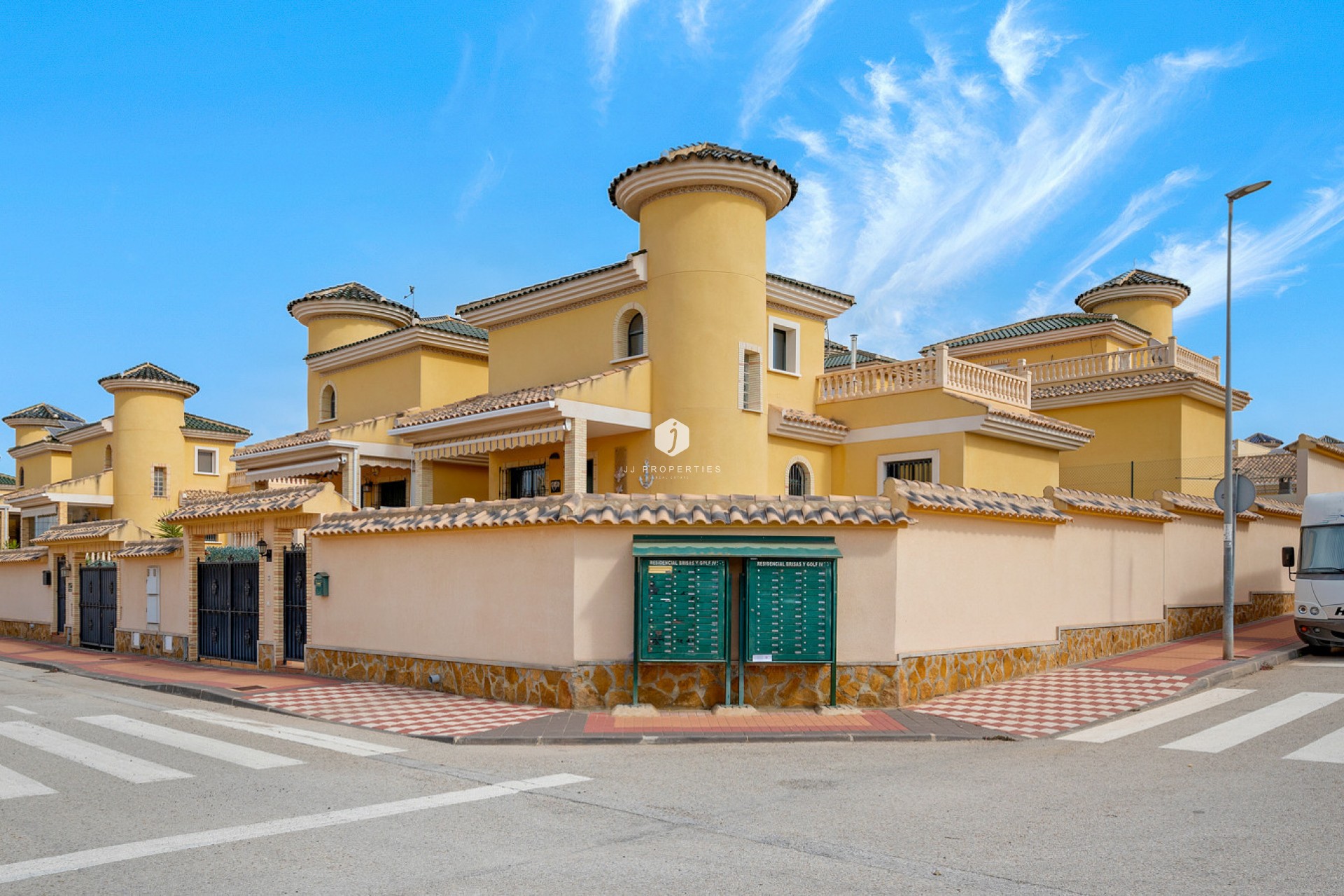 Aus zweiter Hand - Villa -
Algorfa - Inland