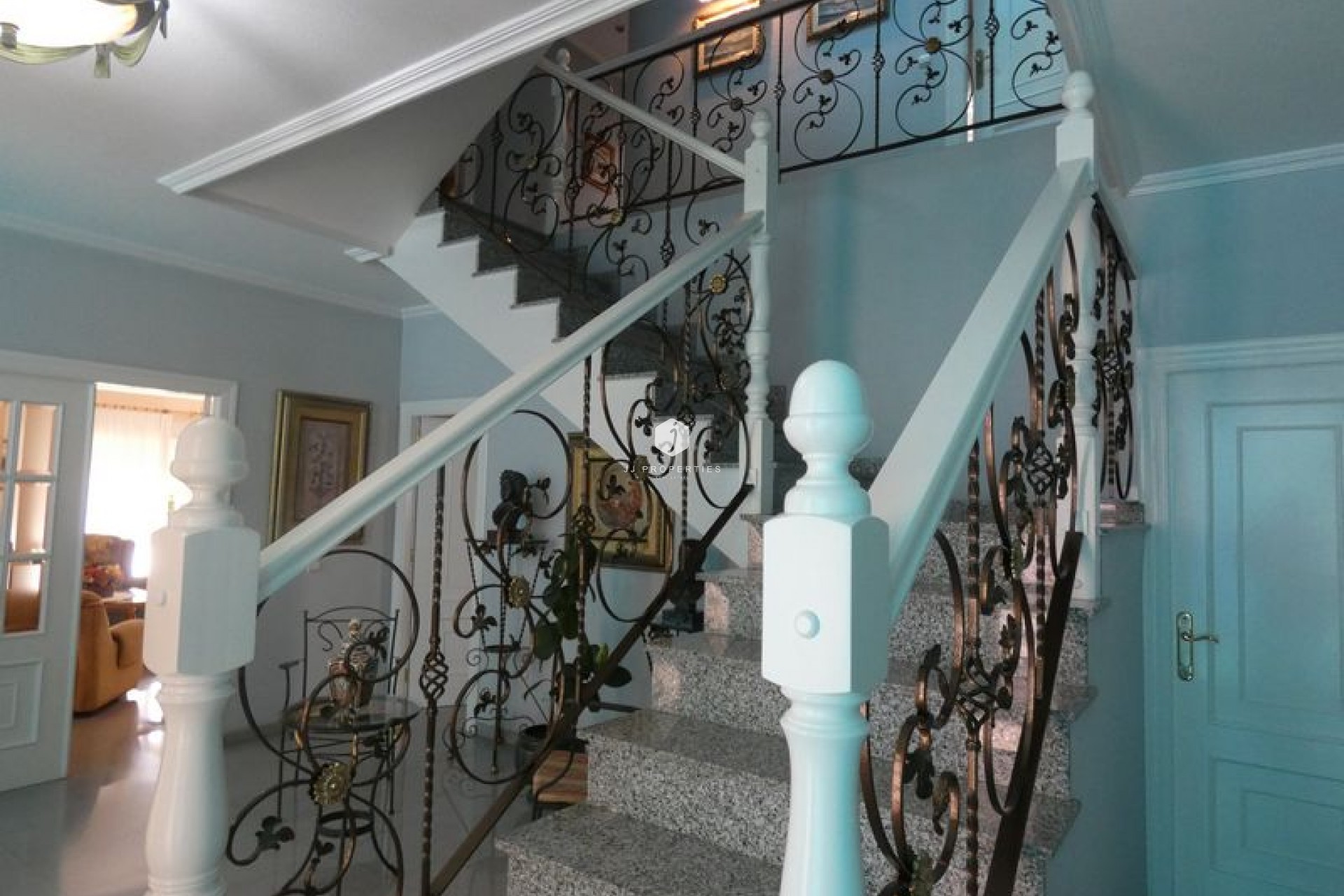 Aus zweiter Hand - Villa -
Almoradí - Inland