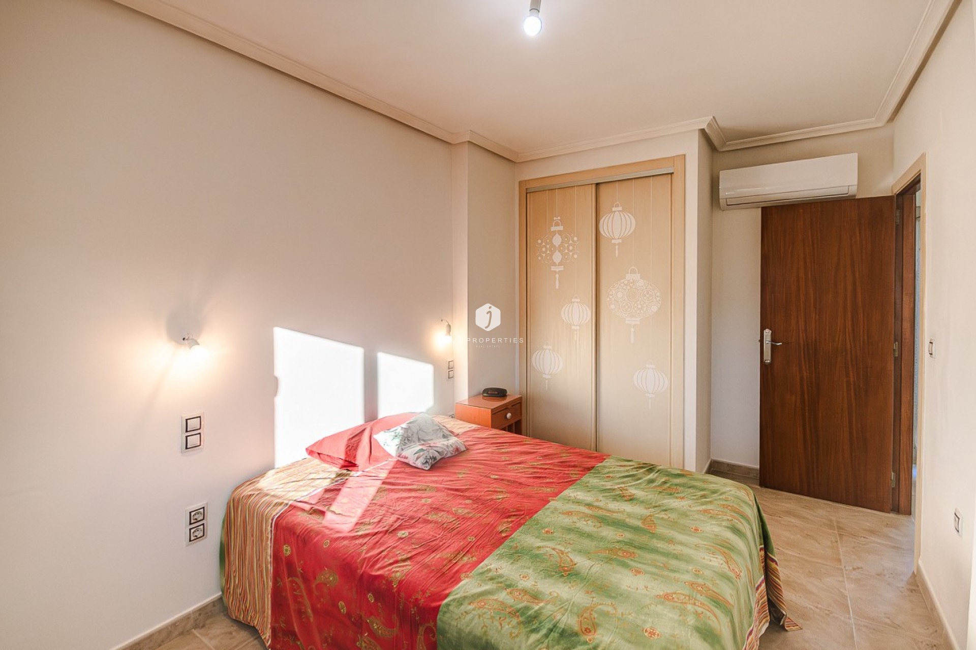 Aus zweiter Hand - Villa -
Benferri - Inland