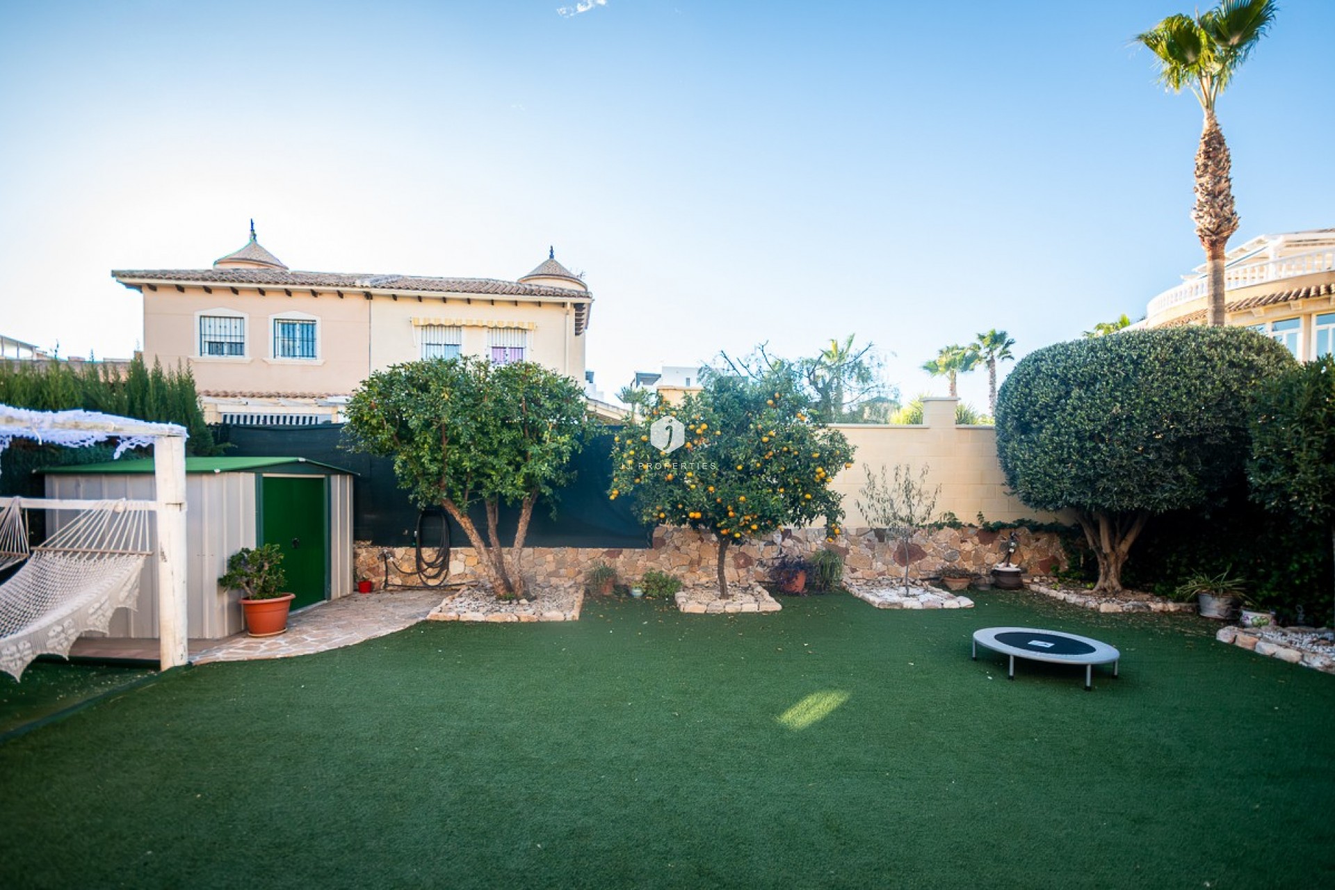 Aus zweiter Hand - Villa -
Benferri - Inland