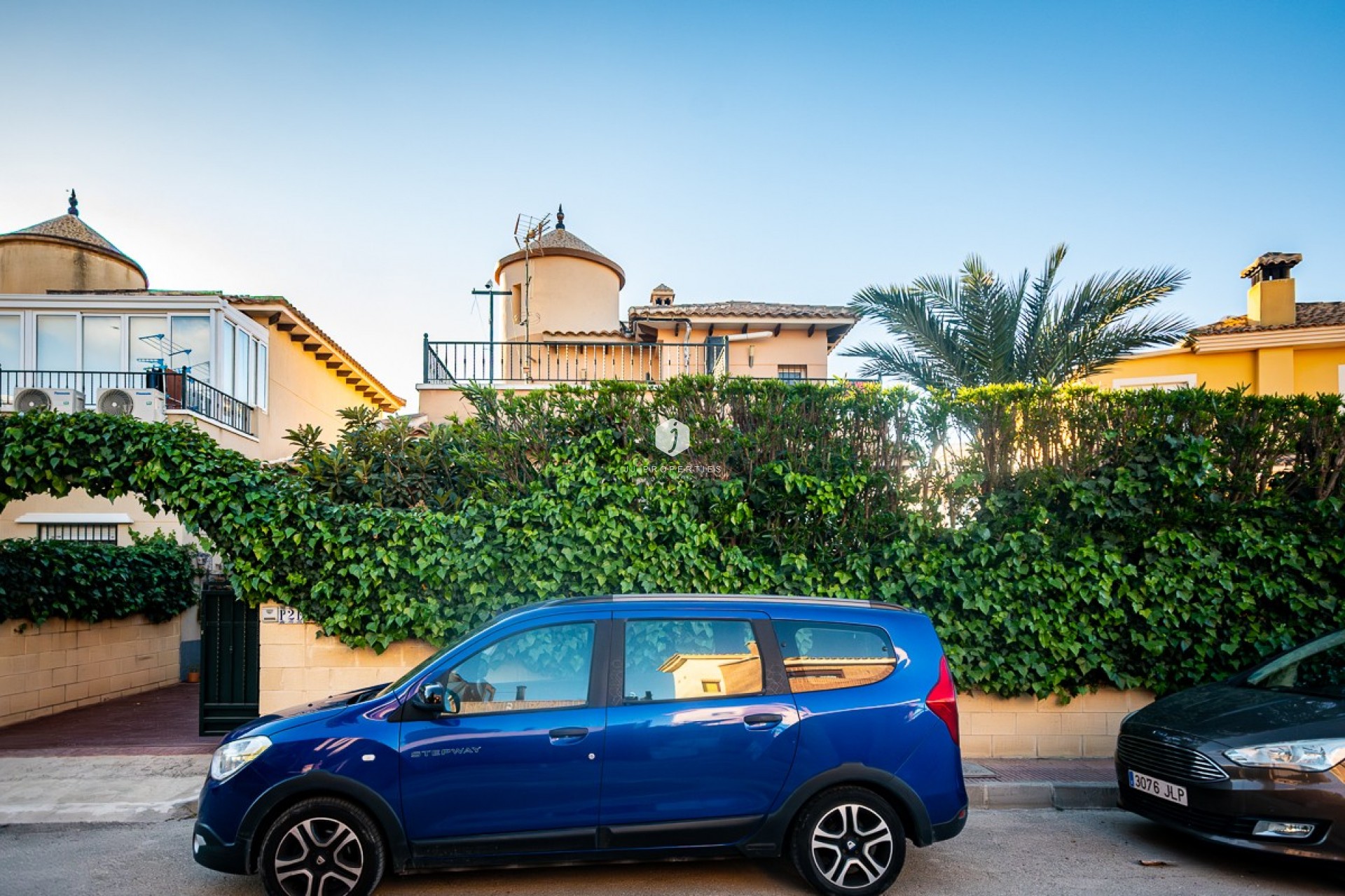 Aus zweiter Hand - Villa -
Benferri - Inland