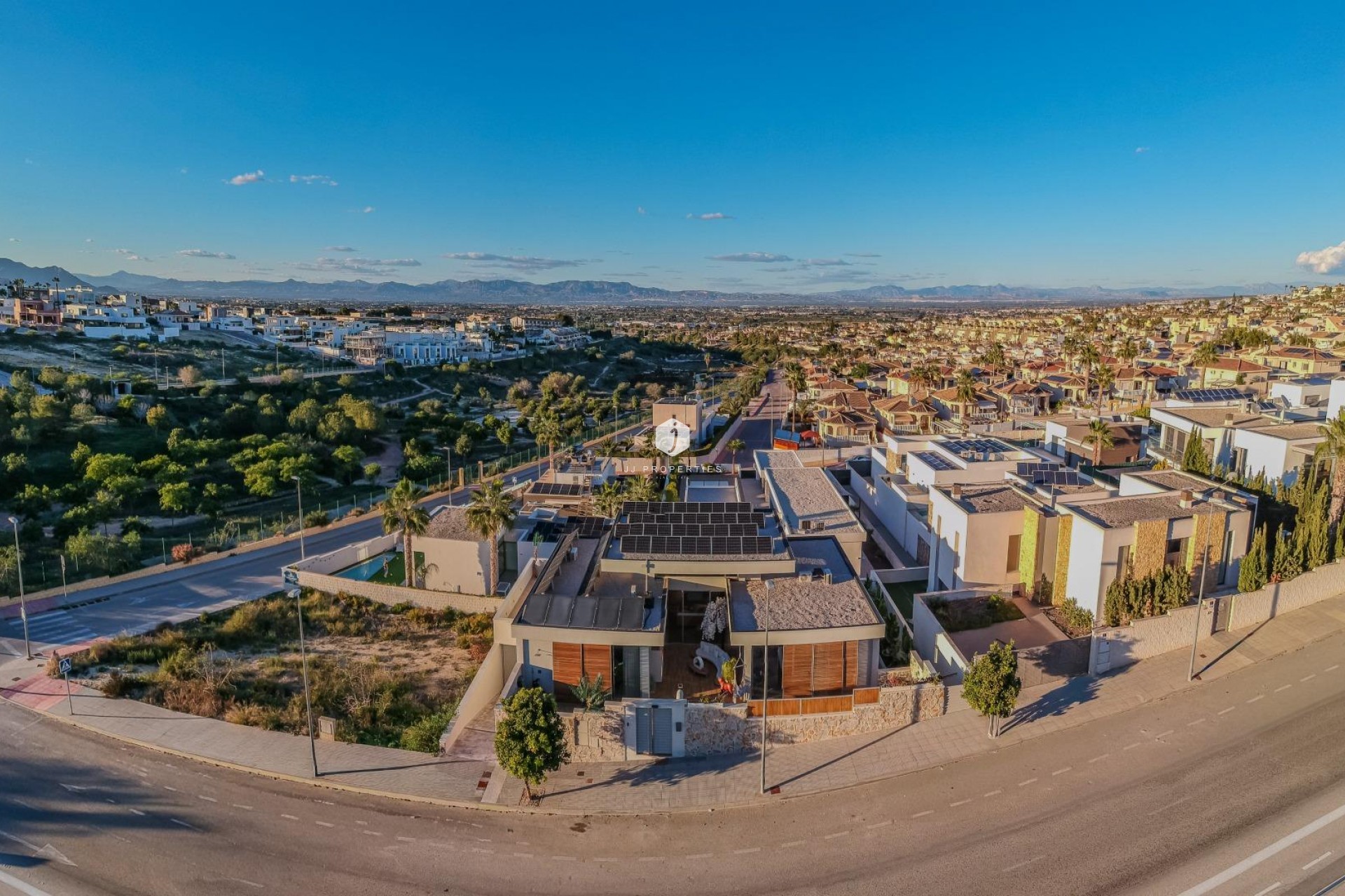 Aus zweiter Hand - Villa -
Benijofar - Residencial Benimar