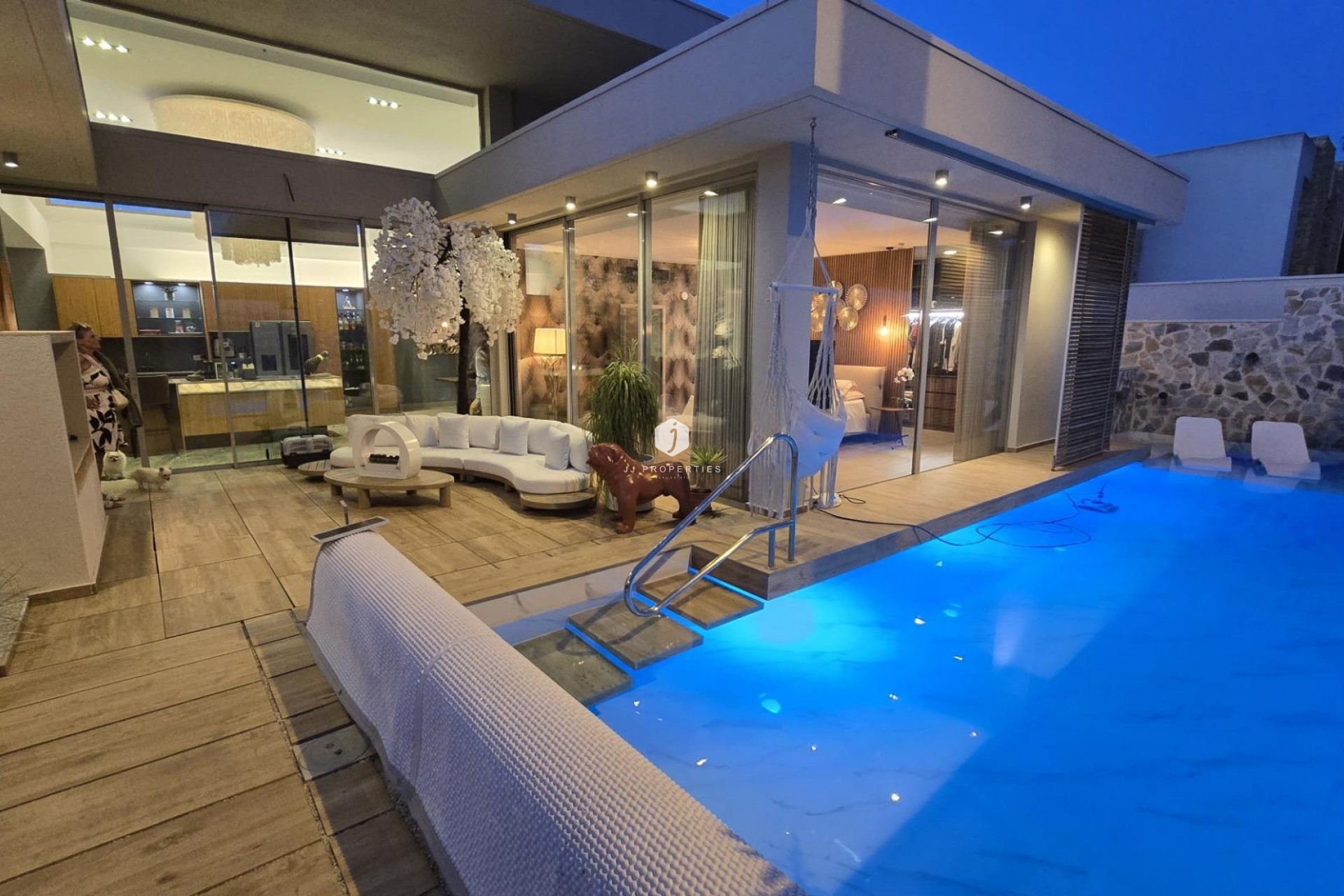 Aus zweiter Hand - Villa -
Benijofar - Residencial Benimar