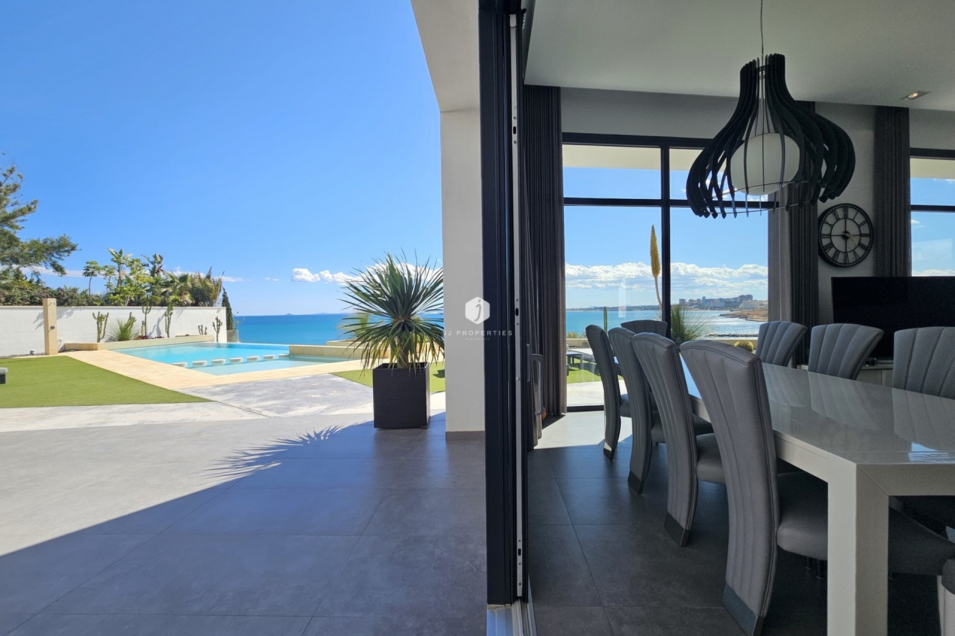 Aus zweiter Hand - Villa -
Cabo Roig - Costa Blanca