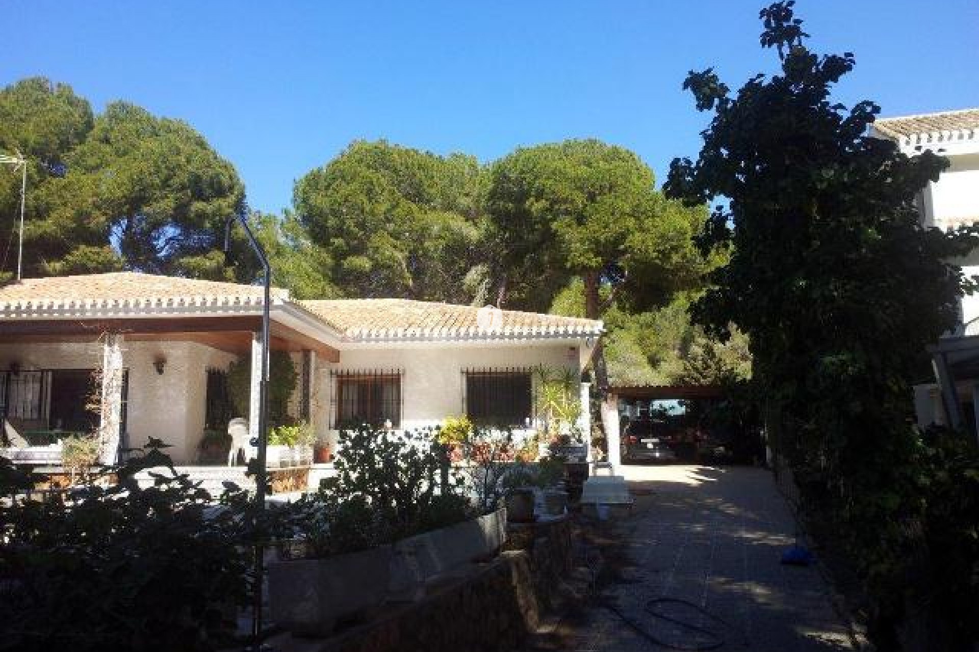 Aus zweiter Hand - Villa -
Campoamor - Costa Blanca