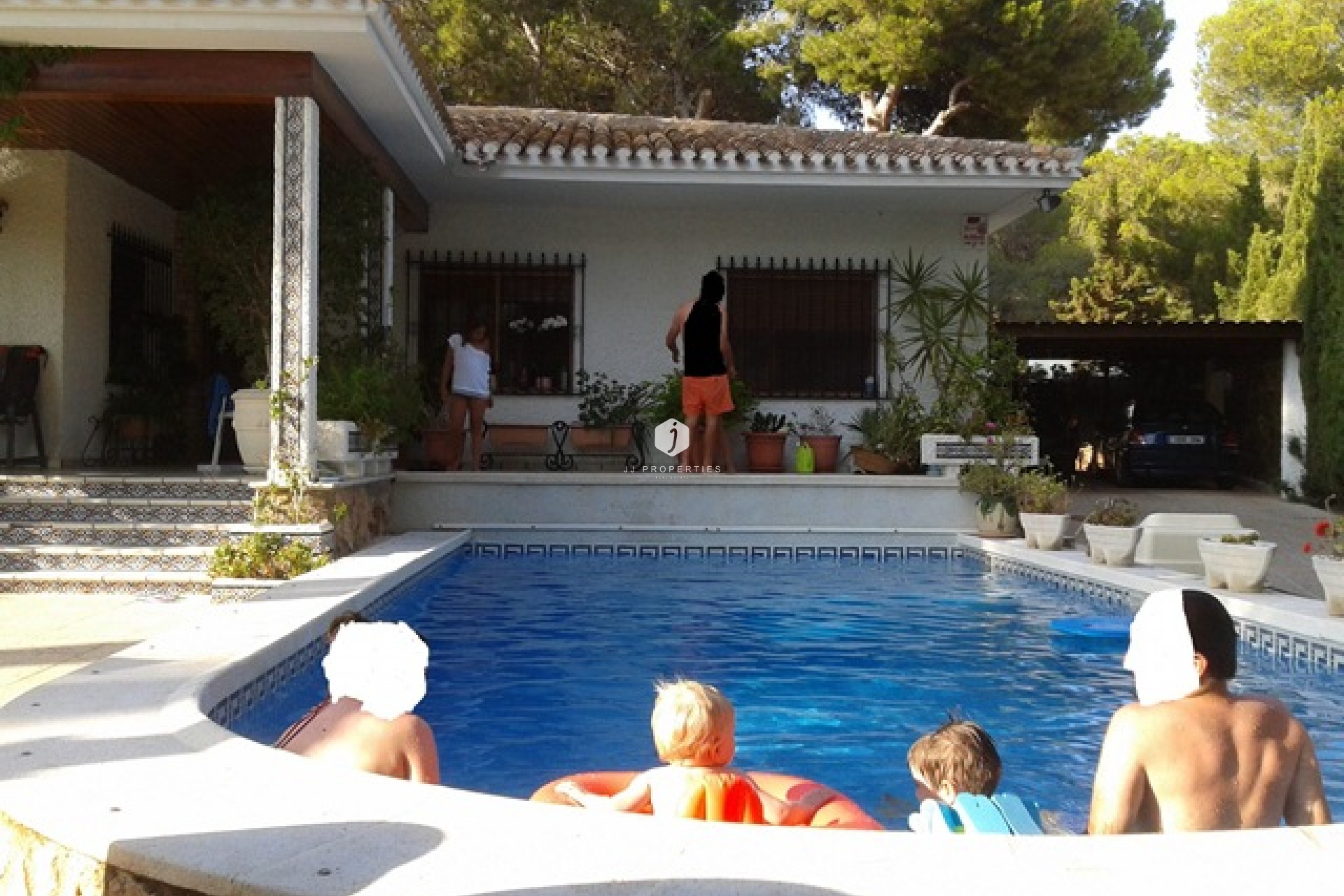 Aus zweiter Hand - Villa -
Campoamor - Costa Blanca