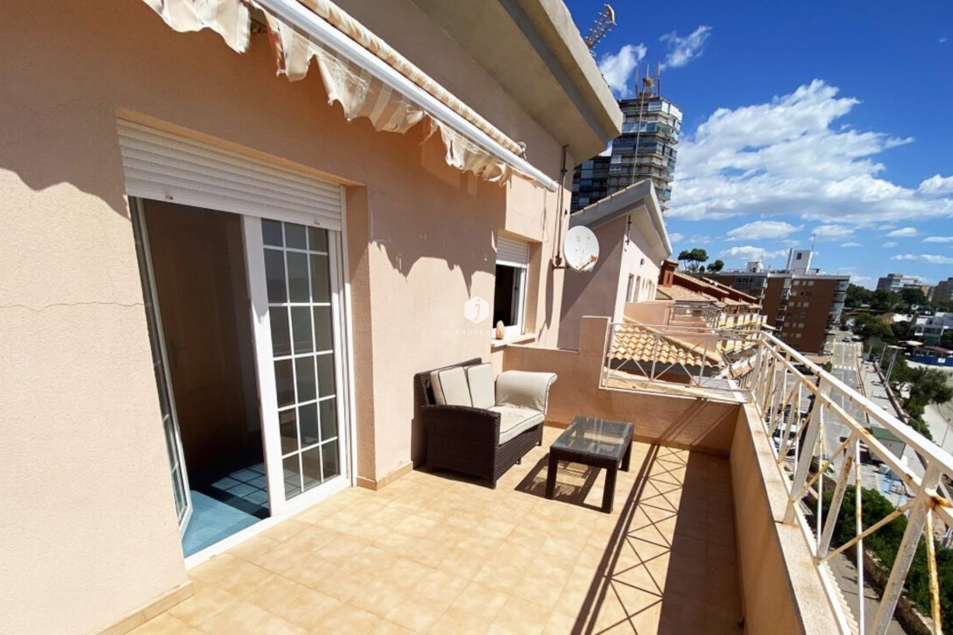 Aus zweiter Hand - Villa -
Campoamor - Costa Blanca