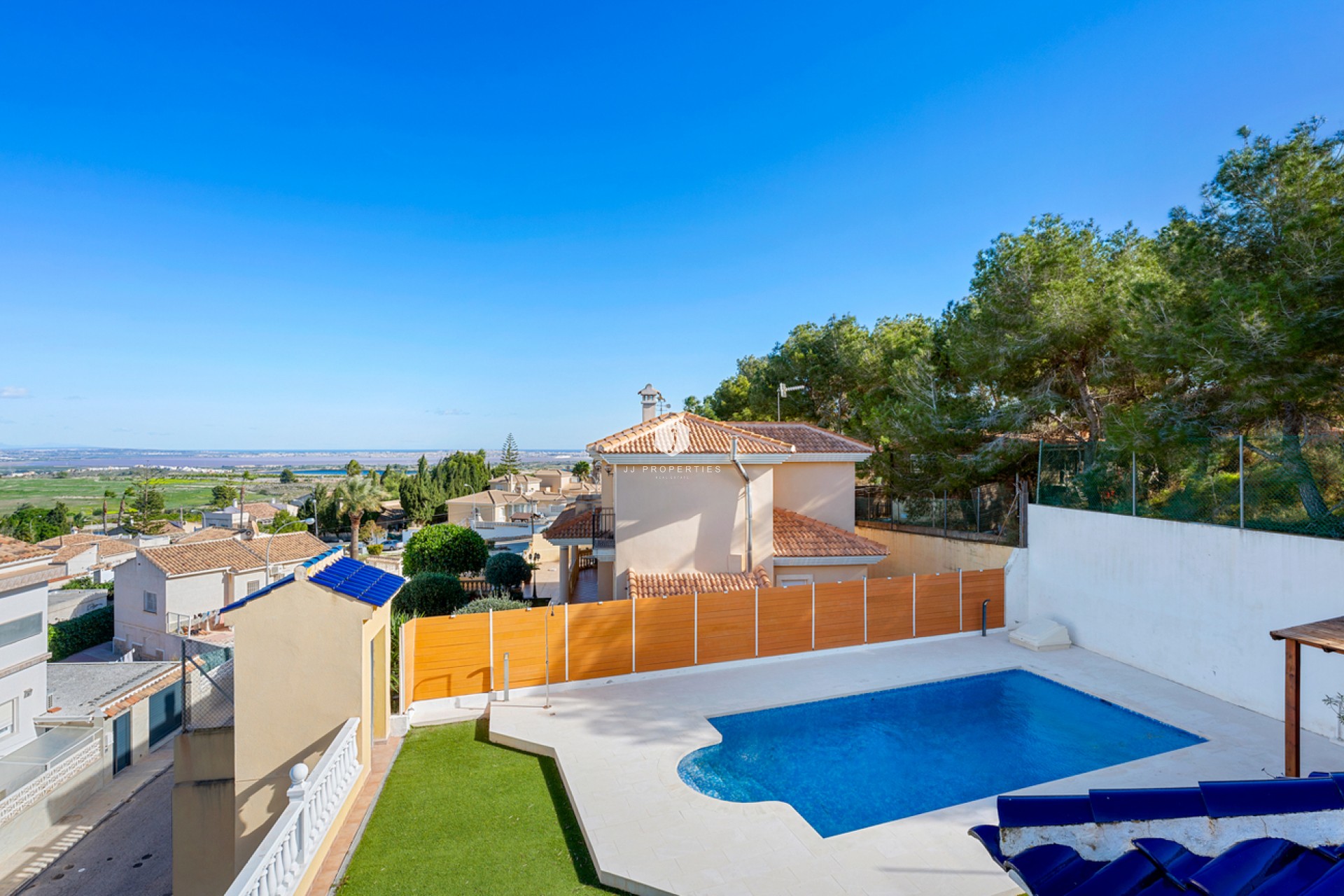 Aus zweiter Hand - Villa -
Ciudad De Las Comunicaciones - Costa Blanca
