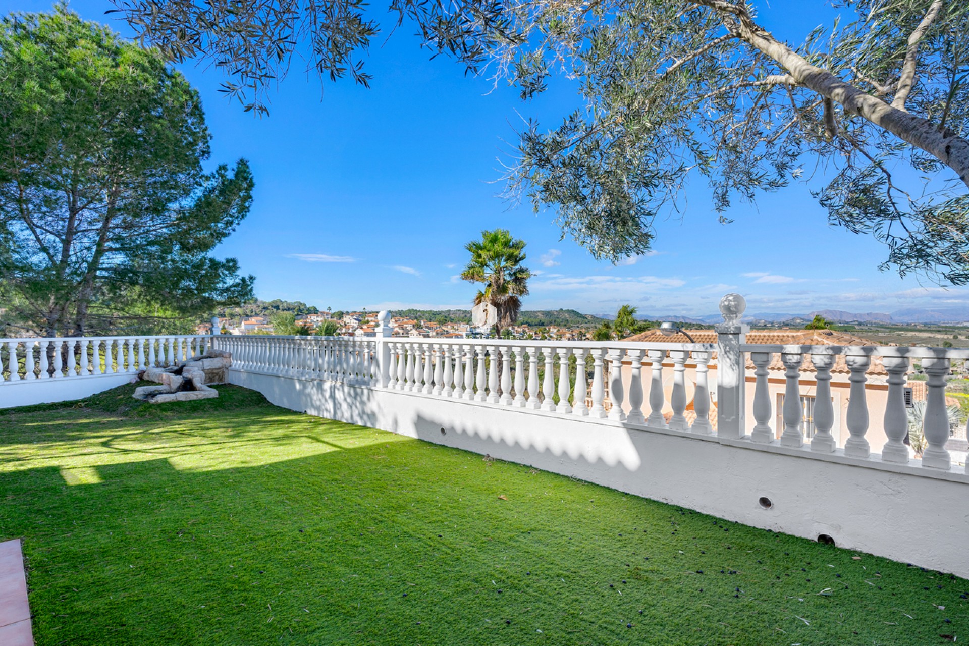 Aus zweiter Hand - Villa -
Ciudad De Las Comunicaciones - Costa Blanca