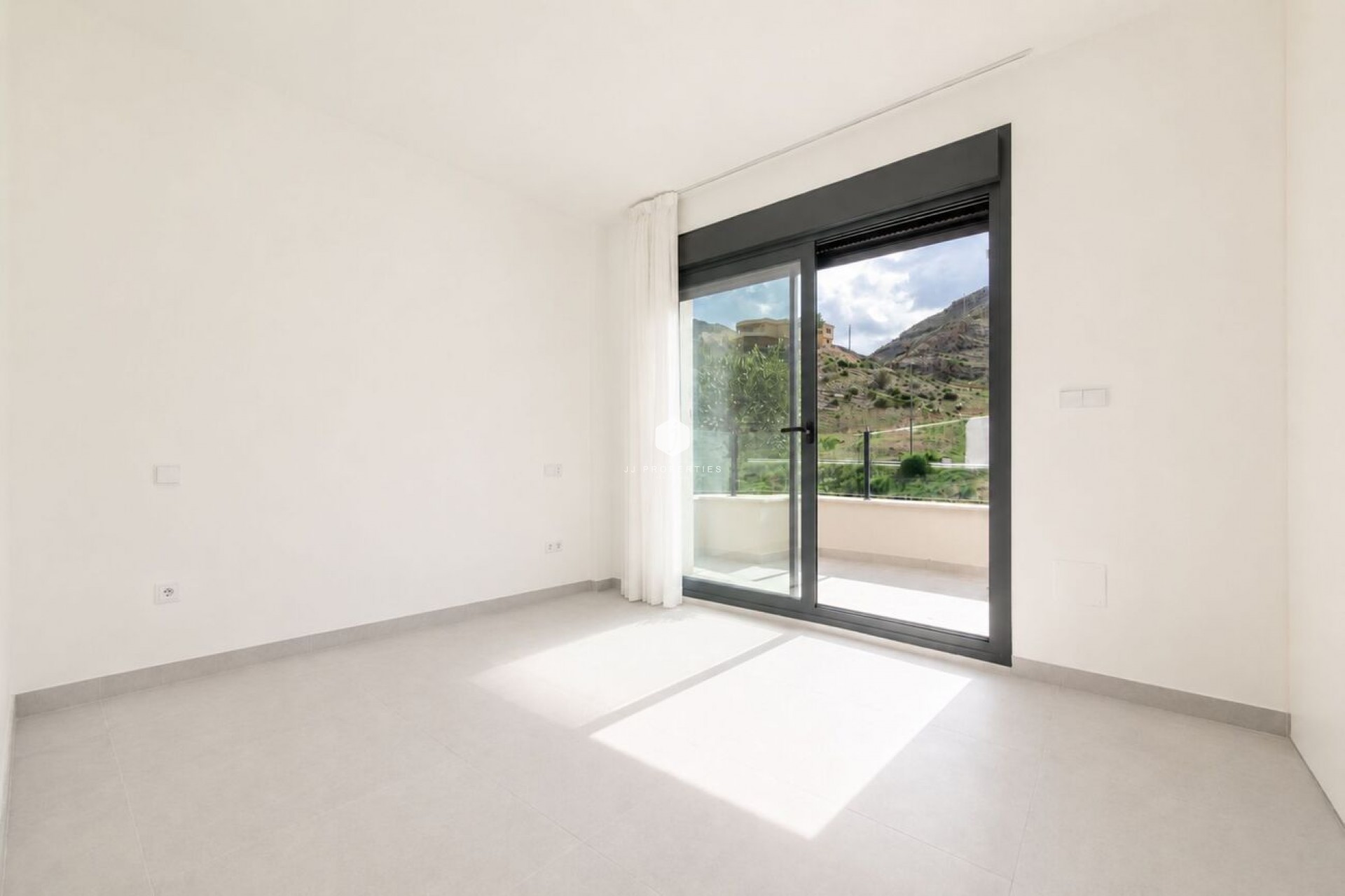 Aus zweiter Hand - Villa -
Cox - Costa Blanca