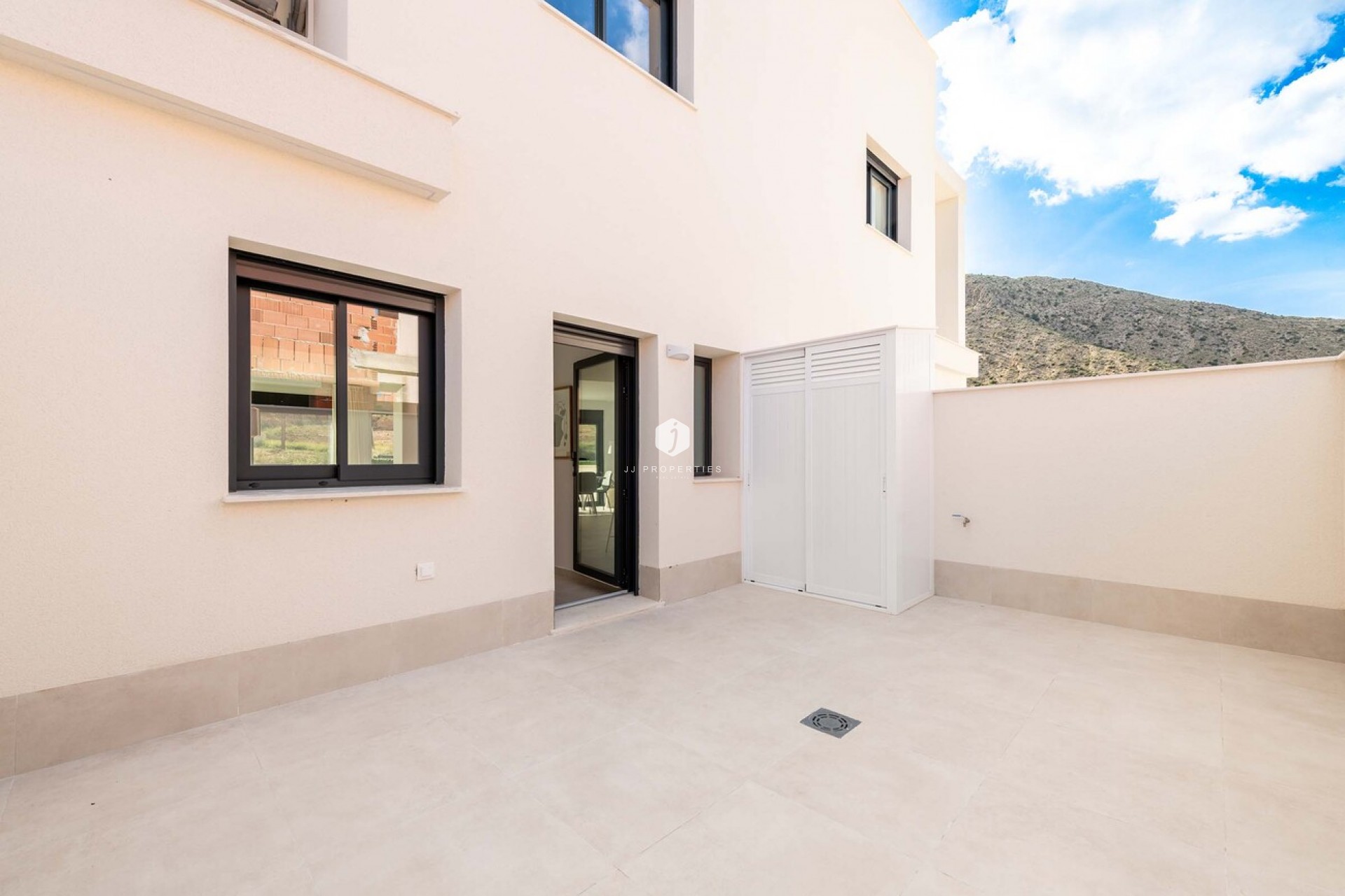 Aus zweiter Hand - Villa -
Cox - Costa Blanca