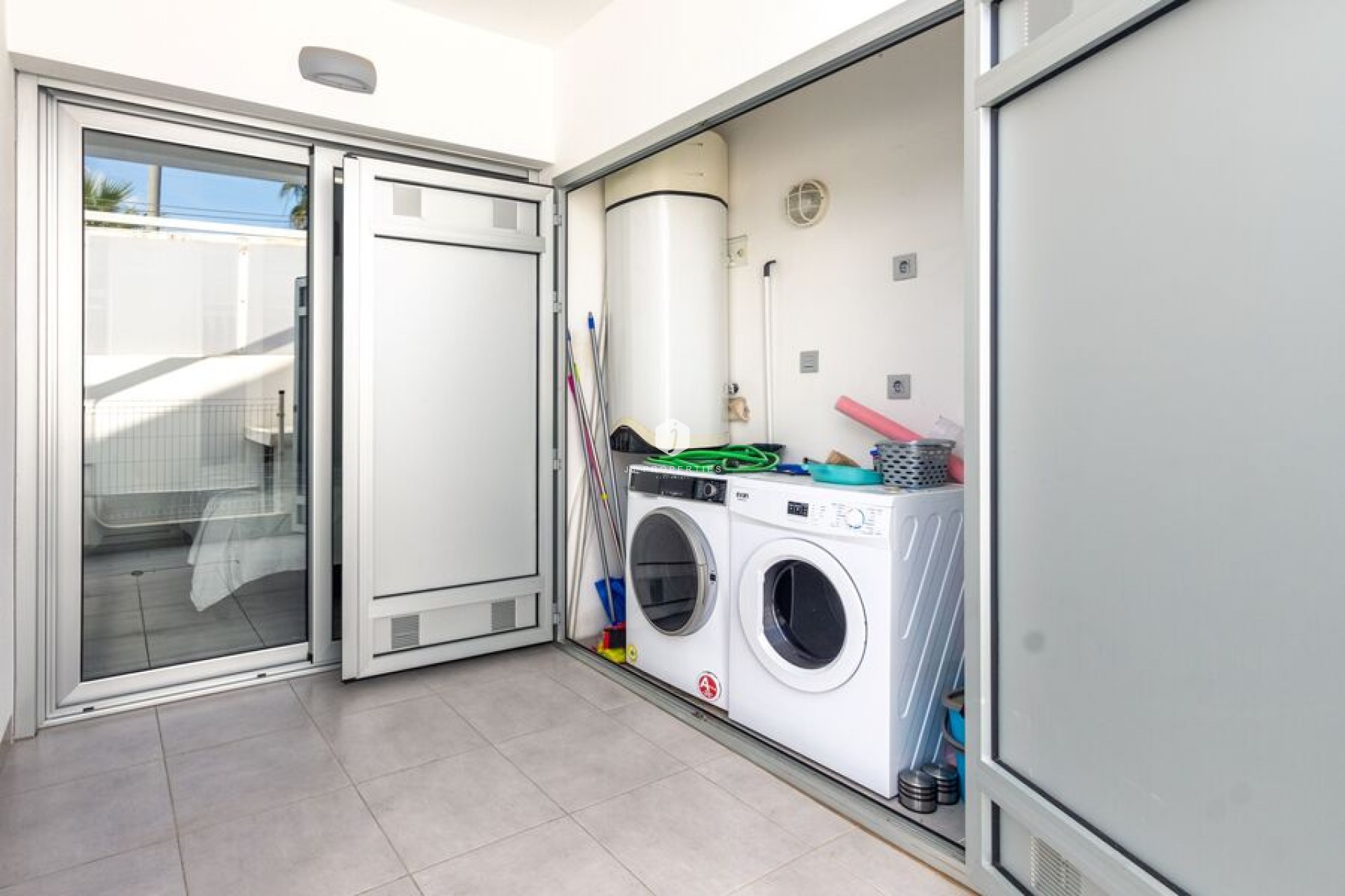 Aus zweiter Hand - Villa -
Daya Vieja - Costa Blanca