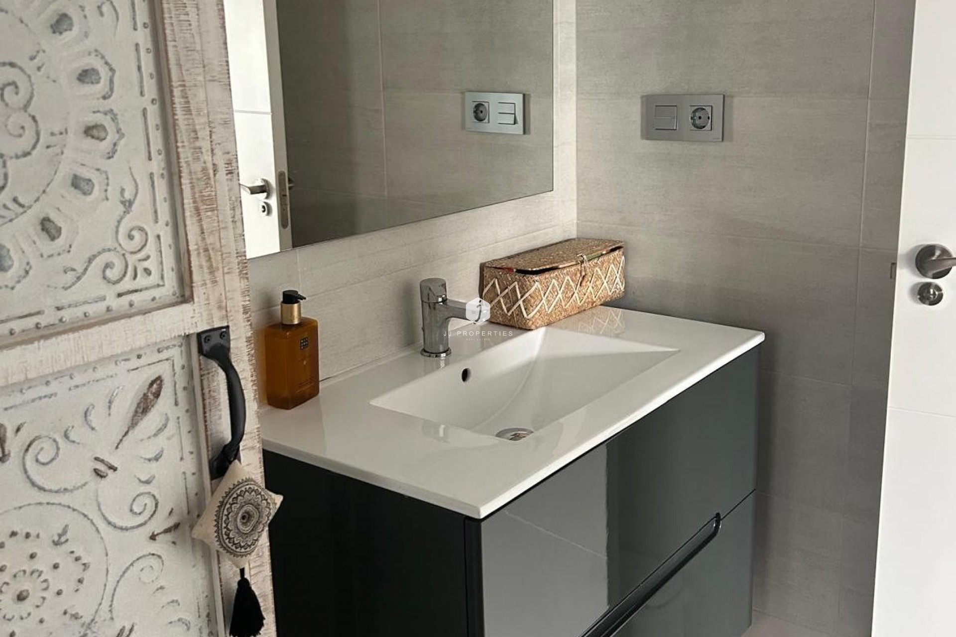 Aus zweiter Hand - Villa -
Daya Vieja - Costa Blanca