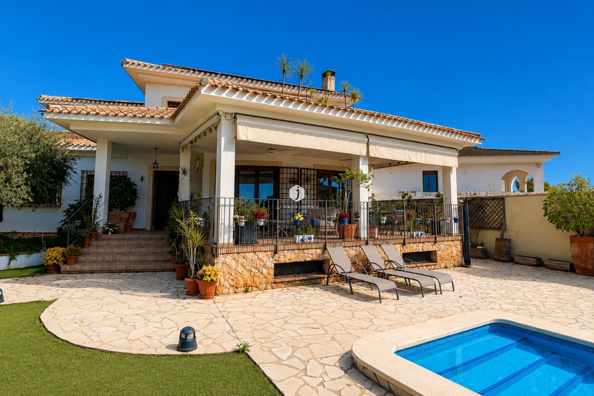 Aus zweiter Hand - Villa -
Dehesa de Campoamor - Costa Blanca