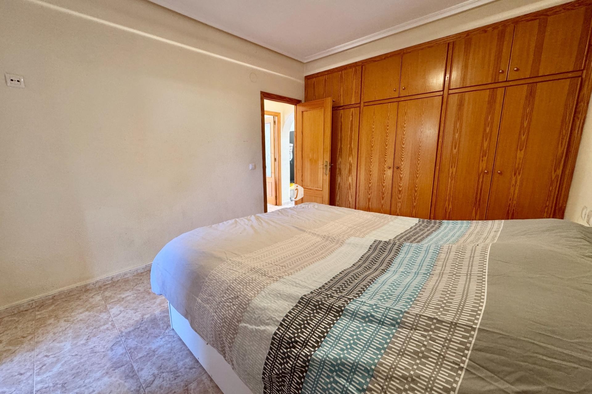 Aus zweiter Hand - Villa -
Dolores - Cmno. Escorredor