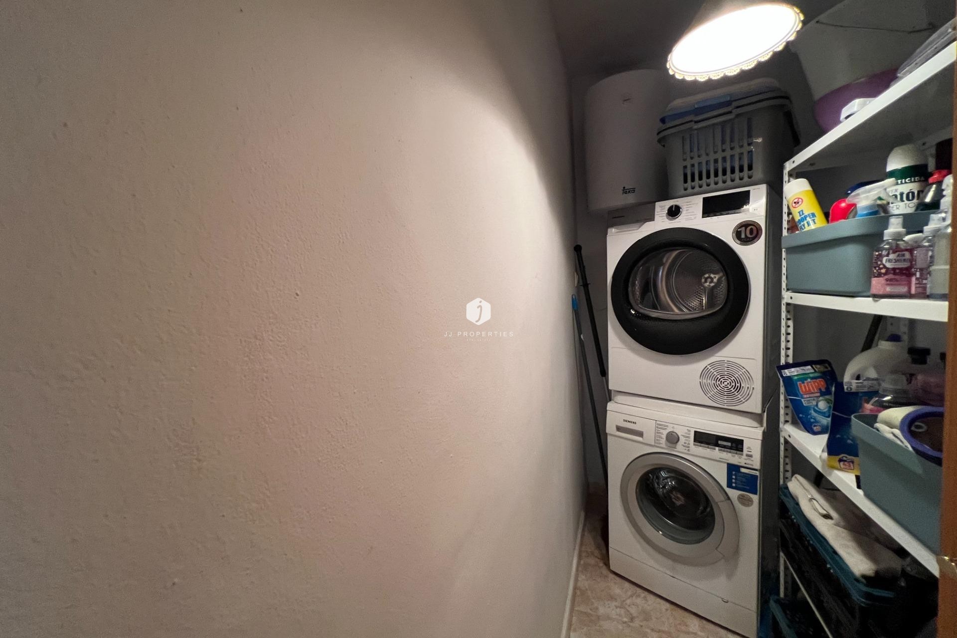 Aus zweiter Hand - Villa -
Dolores - Cmno. Escorredor