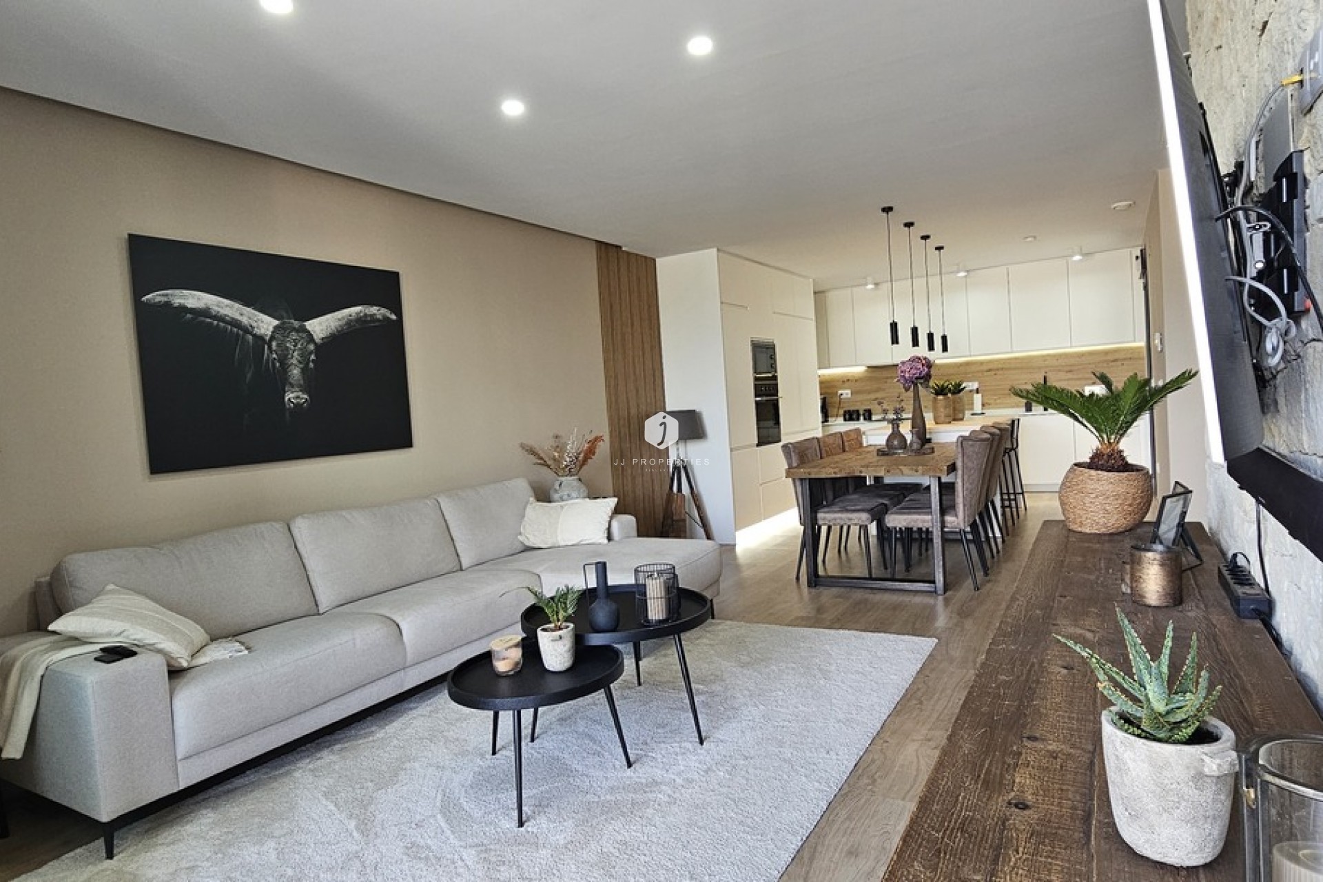 Aus zweiter Hand - Villa -
Dolores - Sector 4