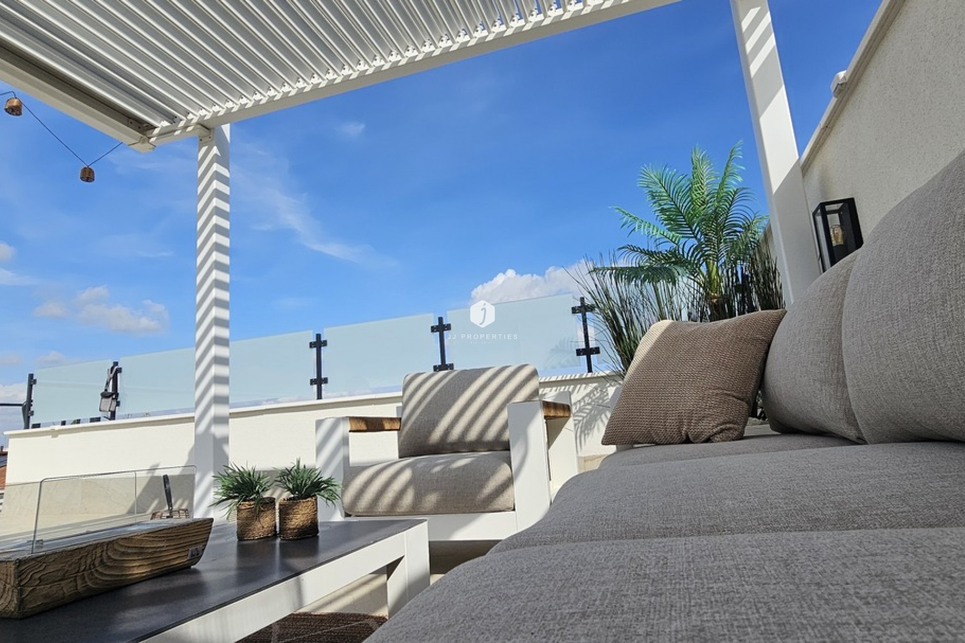 Aus zweiter Hand - Villa -
Dolores - Sector 4