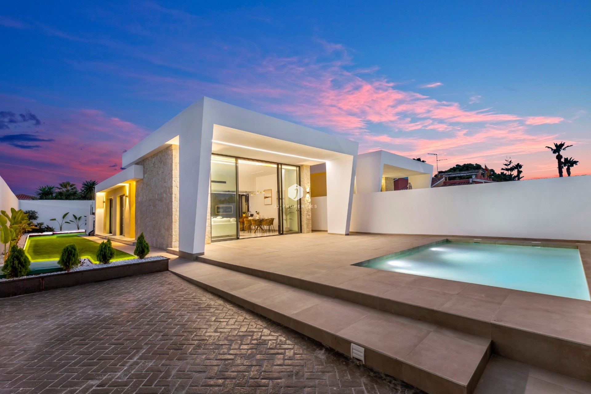 Aus zweiter Hand - Villa -
El Chaparral - Inland