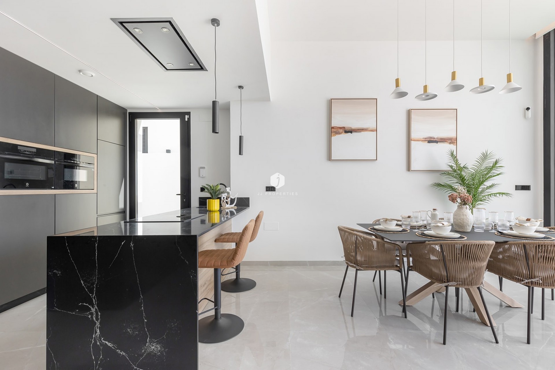 Aus zweiter Hand - Villa -
El Chaparral - Inland