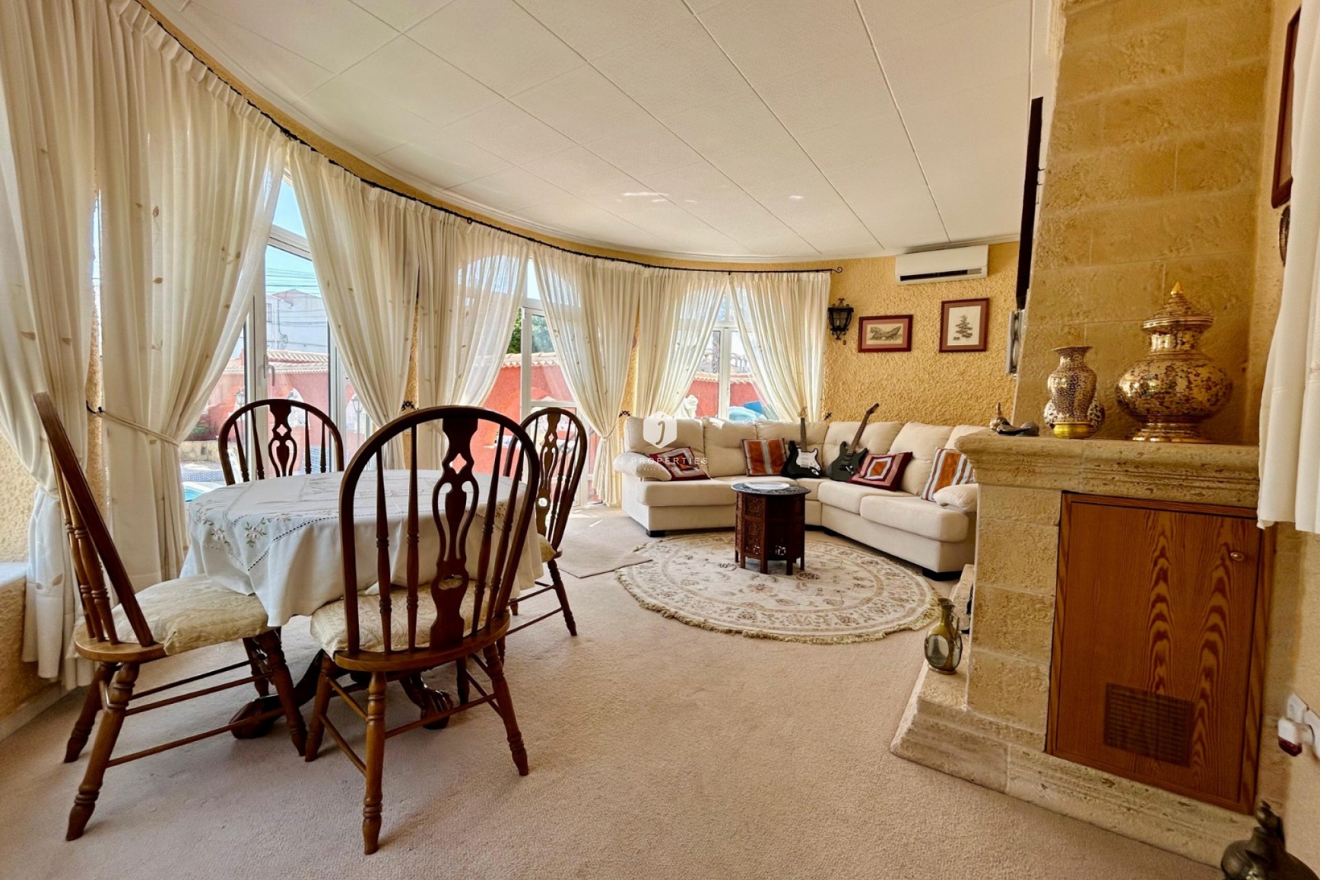 Aus zweiter Hand - Villa -
El Chaparral - Inland