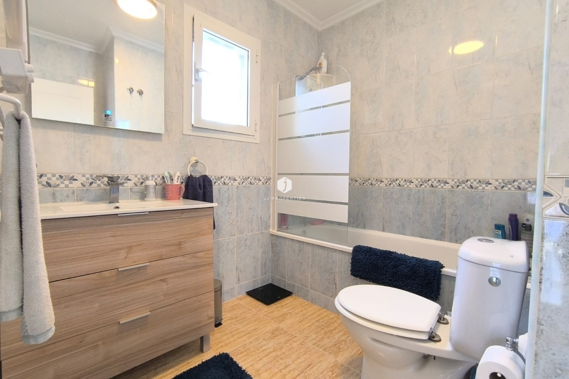 Aus zweiter Hand - Villa -
El Raso - Costa Blanca