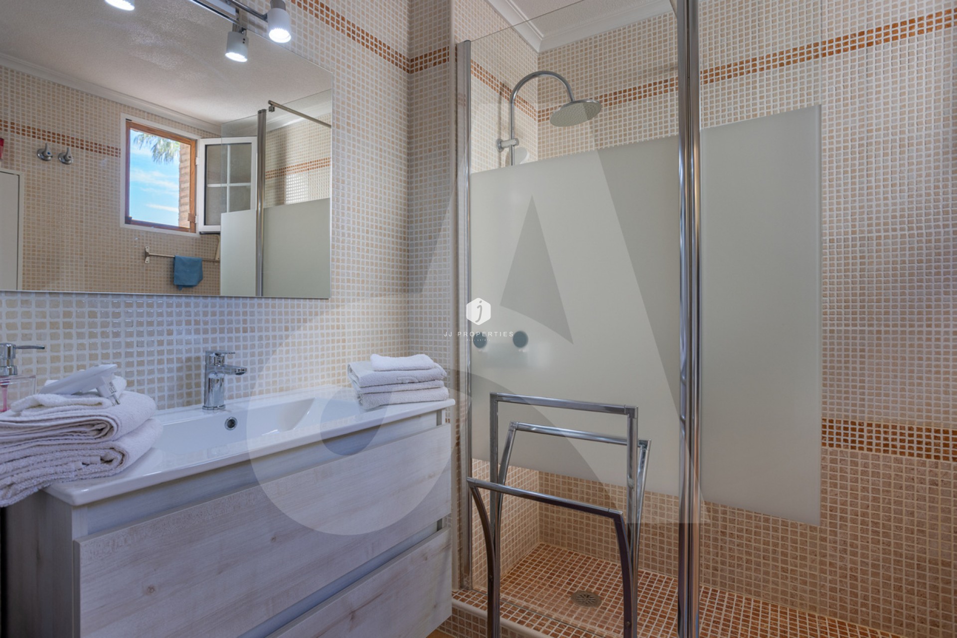 Aus zweiter Hand - Villa -
Guardamar del Segura - El Raso