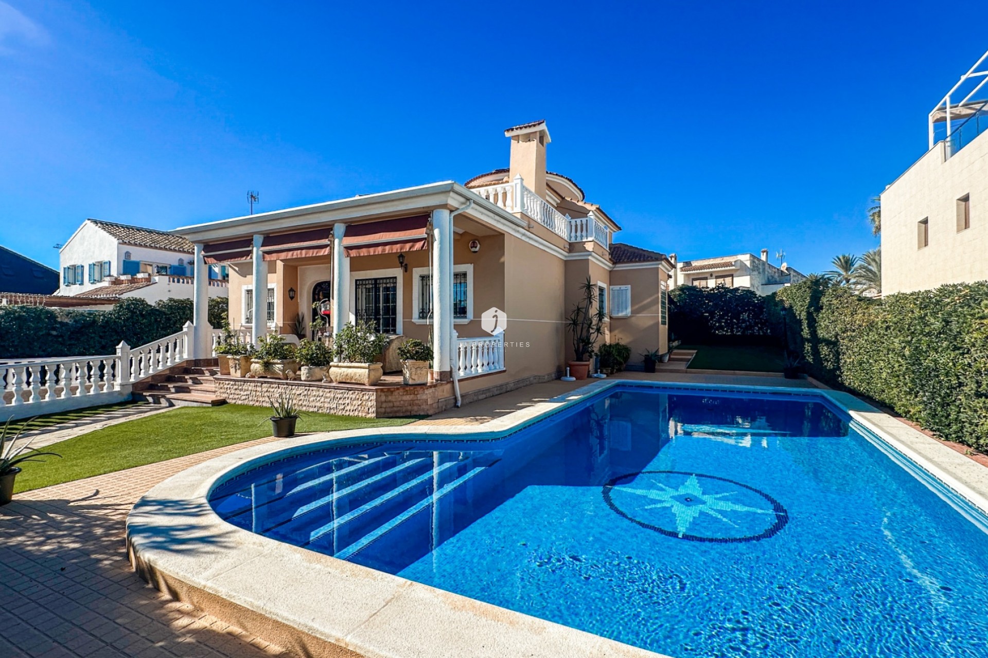 Aus zweiter Hand - Villa -
La Mata - Costa Blanca