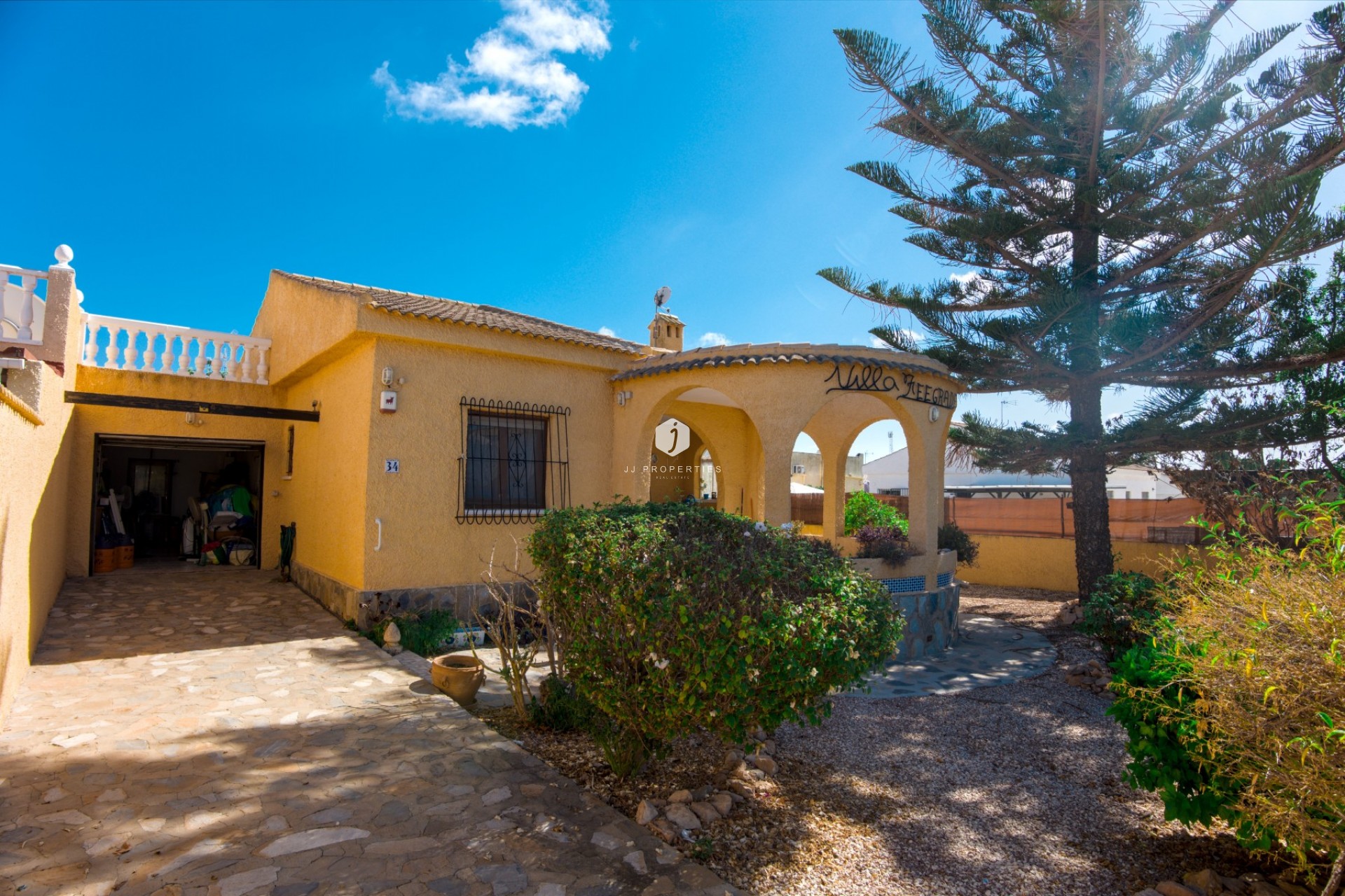 Aus zweiter Hand - Villa -
La Siesta - Costa Blanca