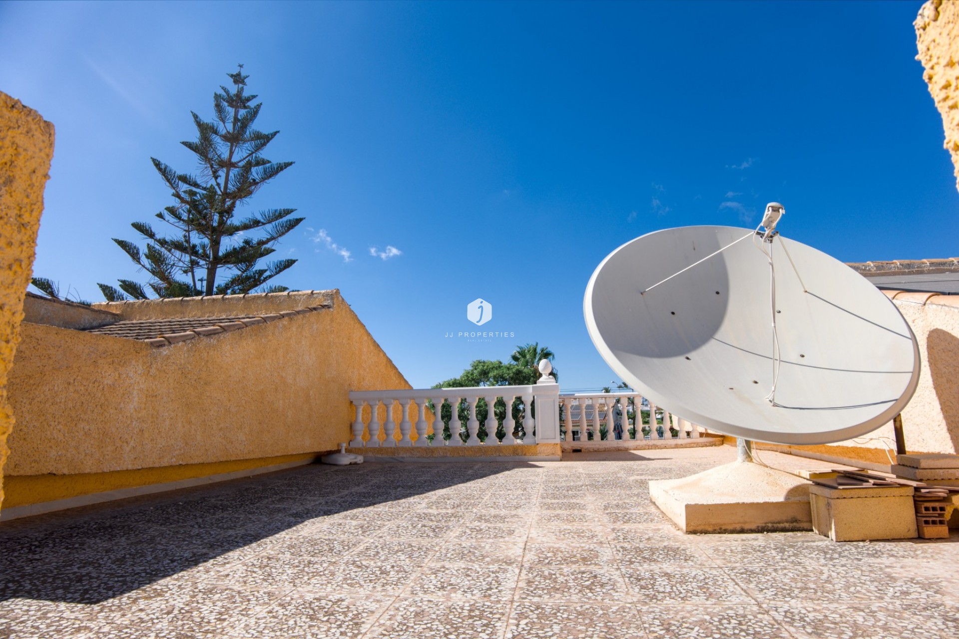 Aus zweiter Hand - Villa -
La Siesta - Costa Blanca