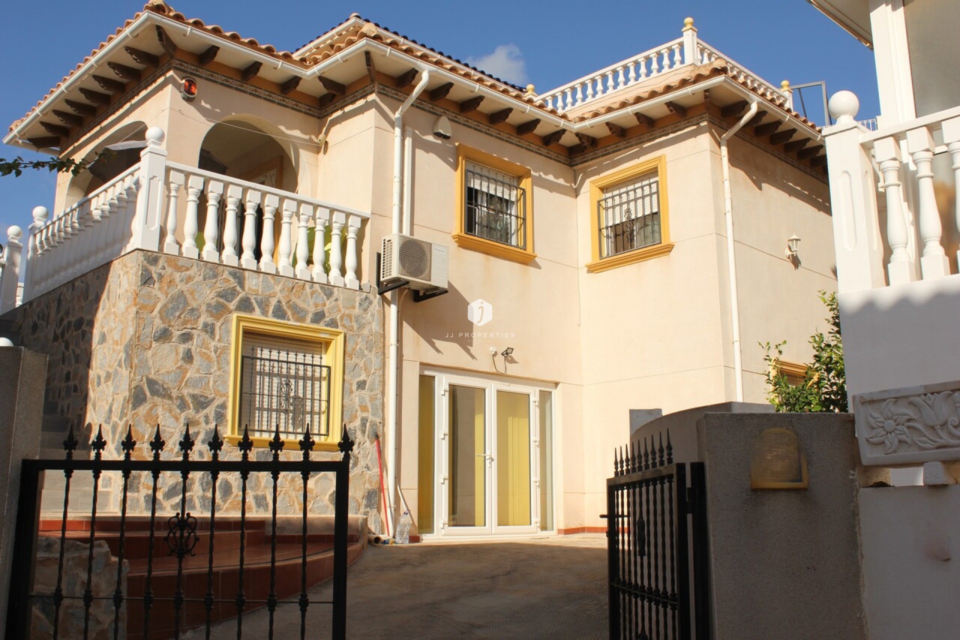 Aus zweiter Hand - Villa -
La Zenia - Costa Blanca