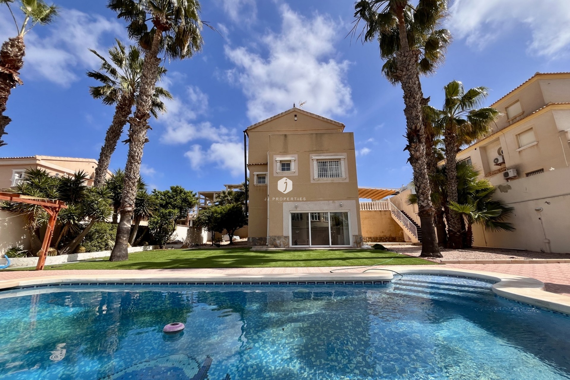 Aus zweiter Hand - Villa -
La Zenia - Costa Blanca