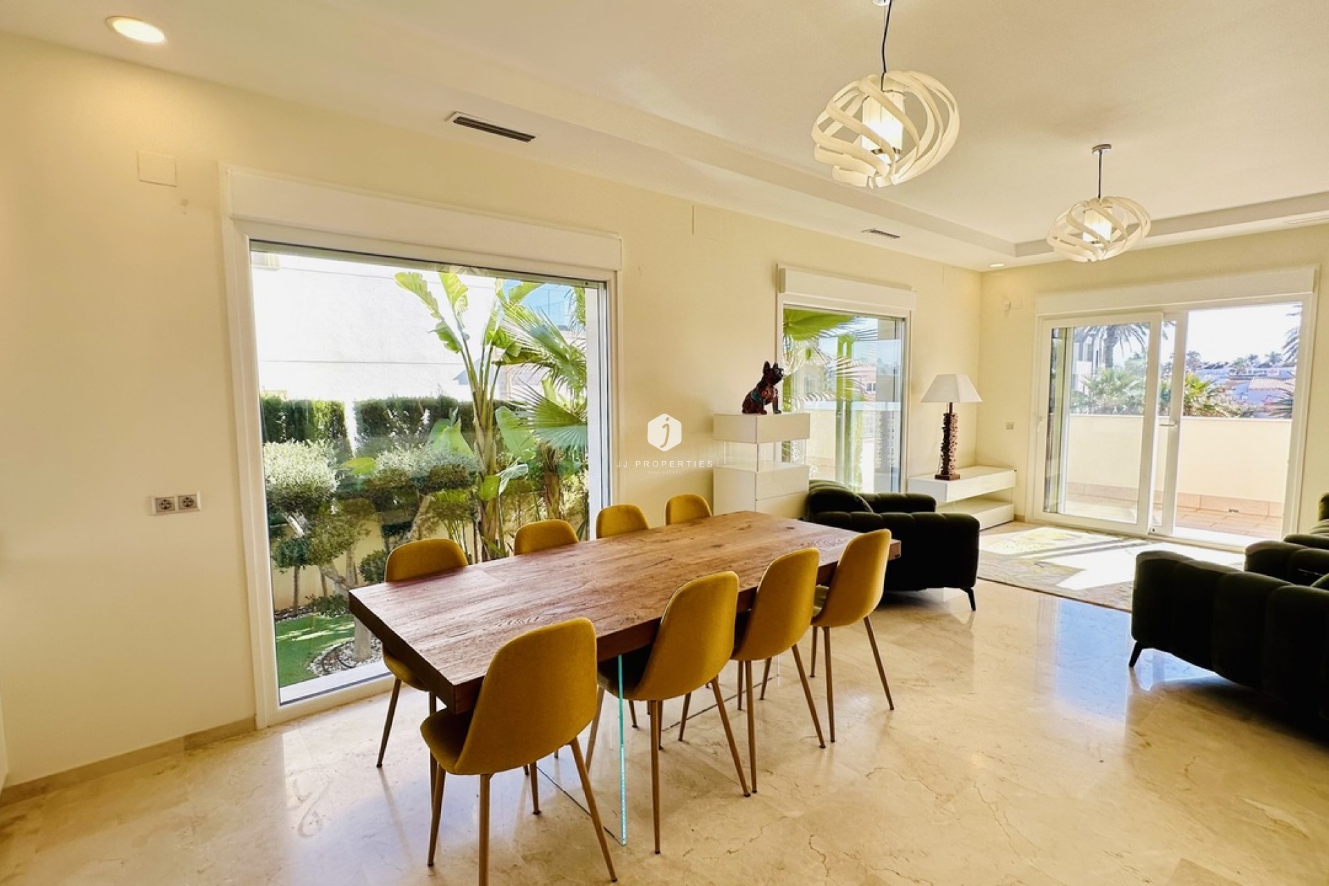 Aus zweiter Hand - Villa -
La Zenia - Costa Blanca