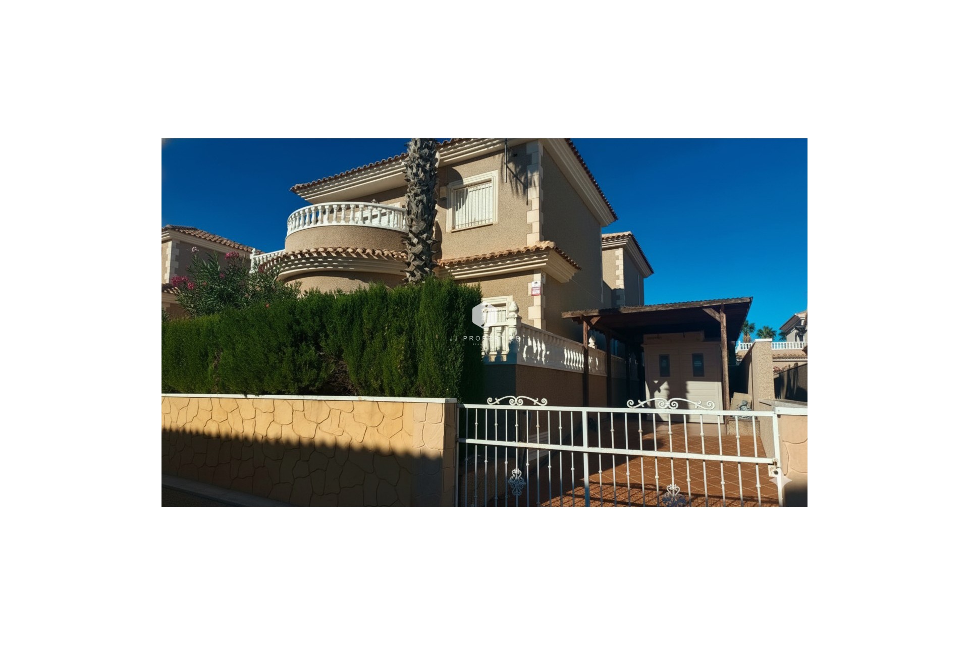 Aus zweiter Hand - Villa -
Los Altos - Costa Blanca