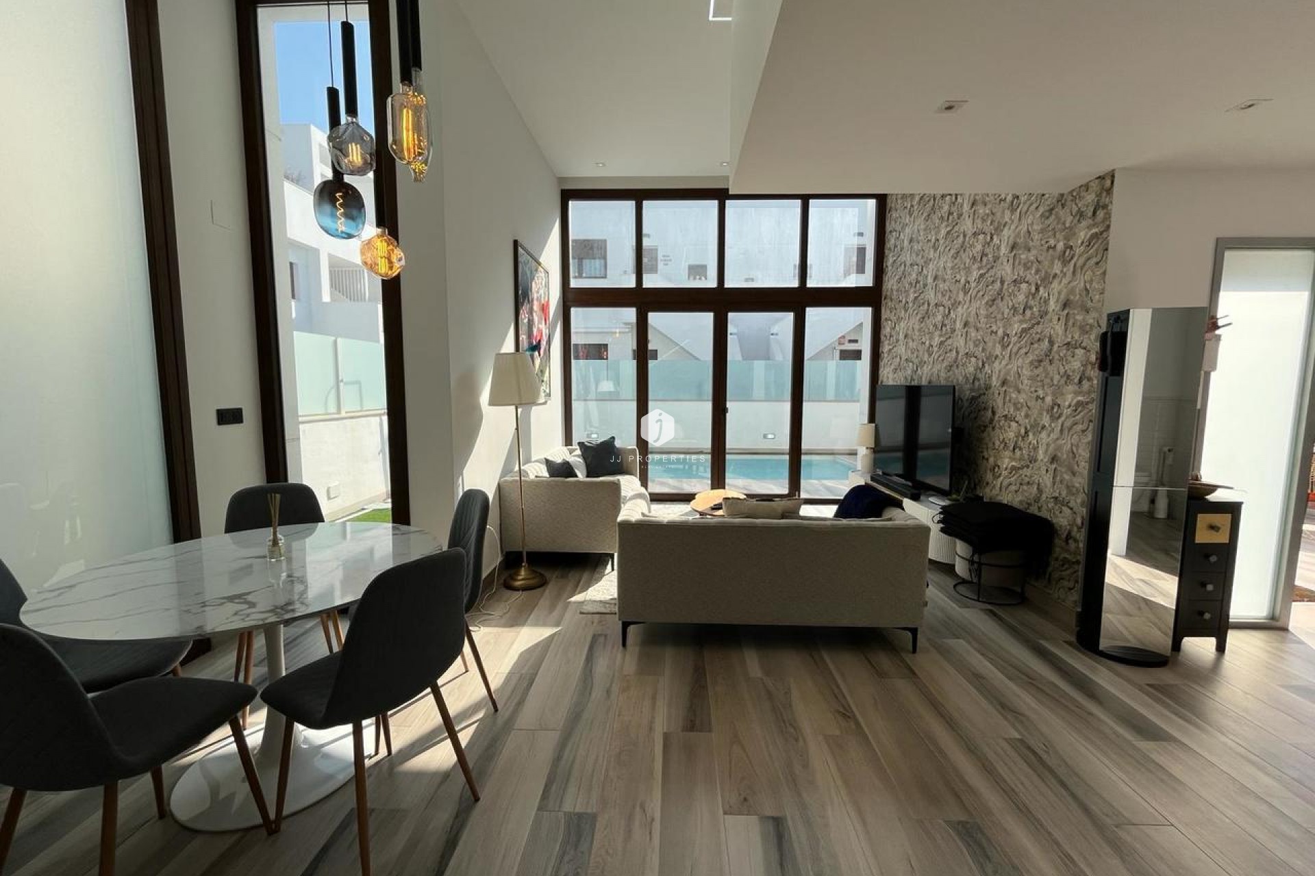 Aus zweiter Hand - Villa -
Los Balcones - Costa Blanca