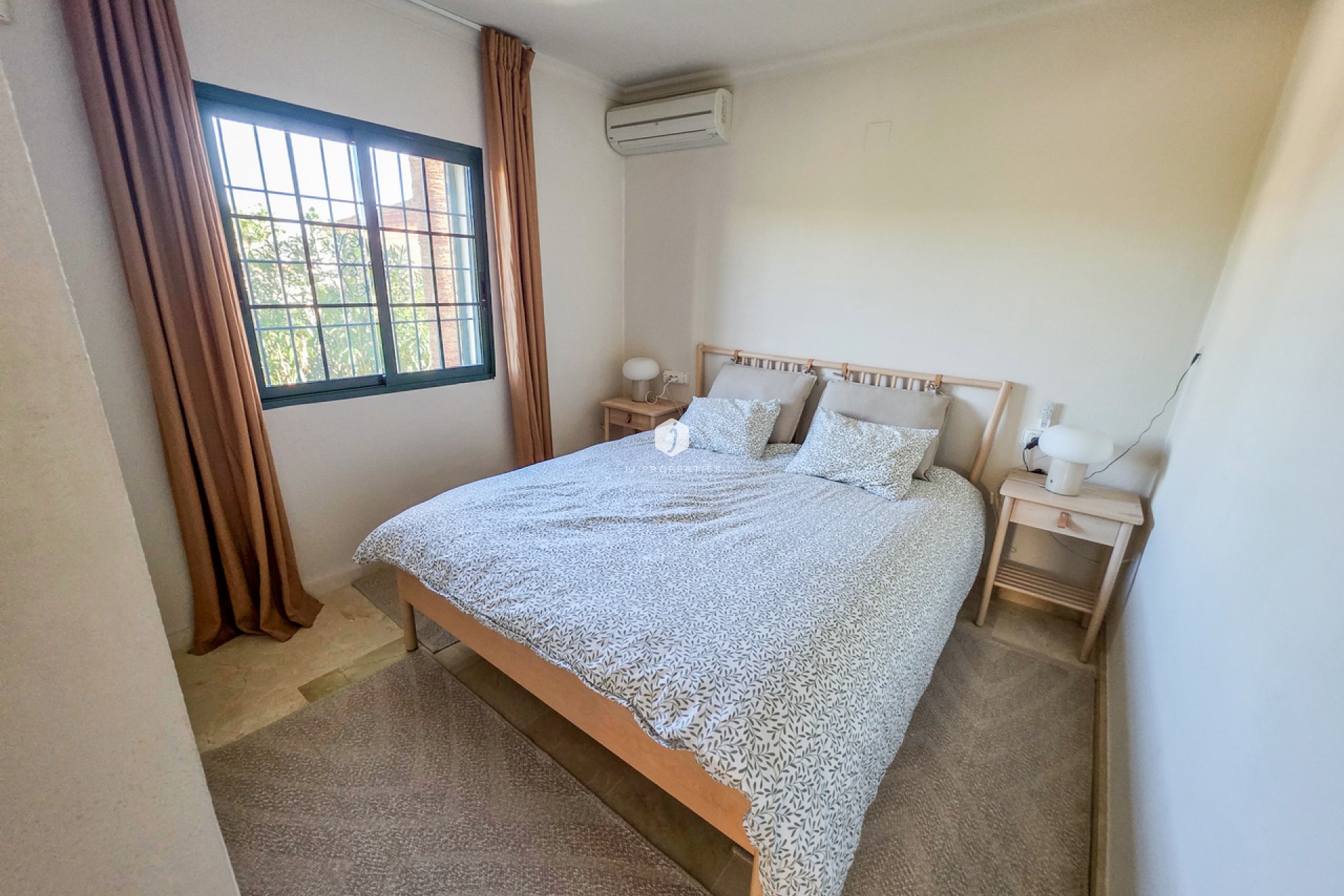 Aus zweiter Hand - Villa -
Los Dolses - Inland