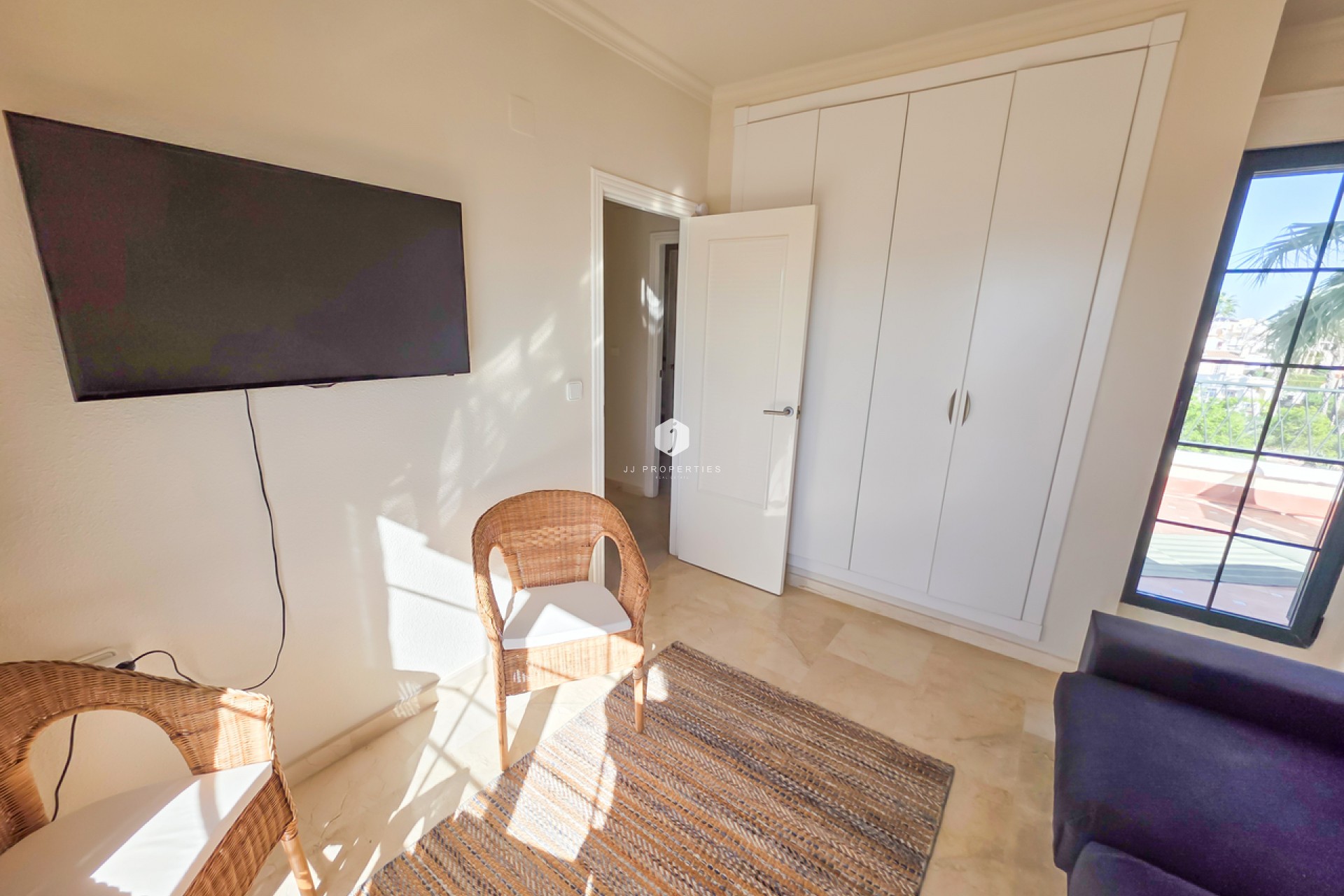 Aus zweiter Hand - Villa -
Los Dolses - Inland