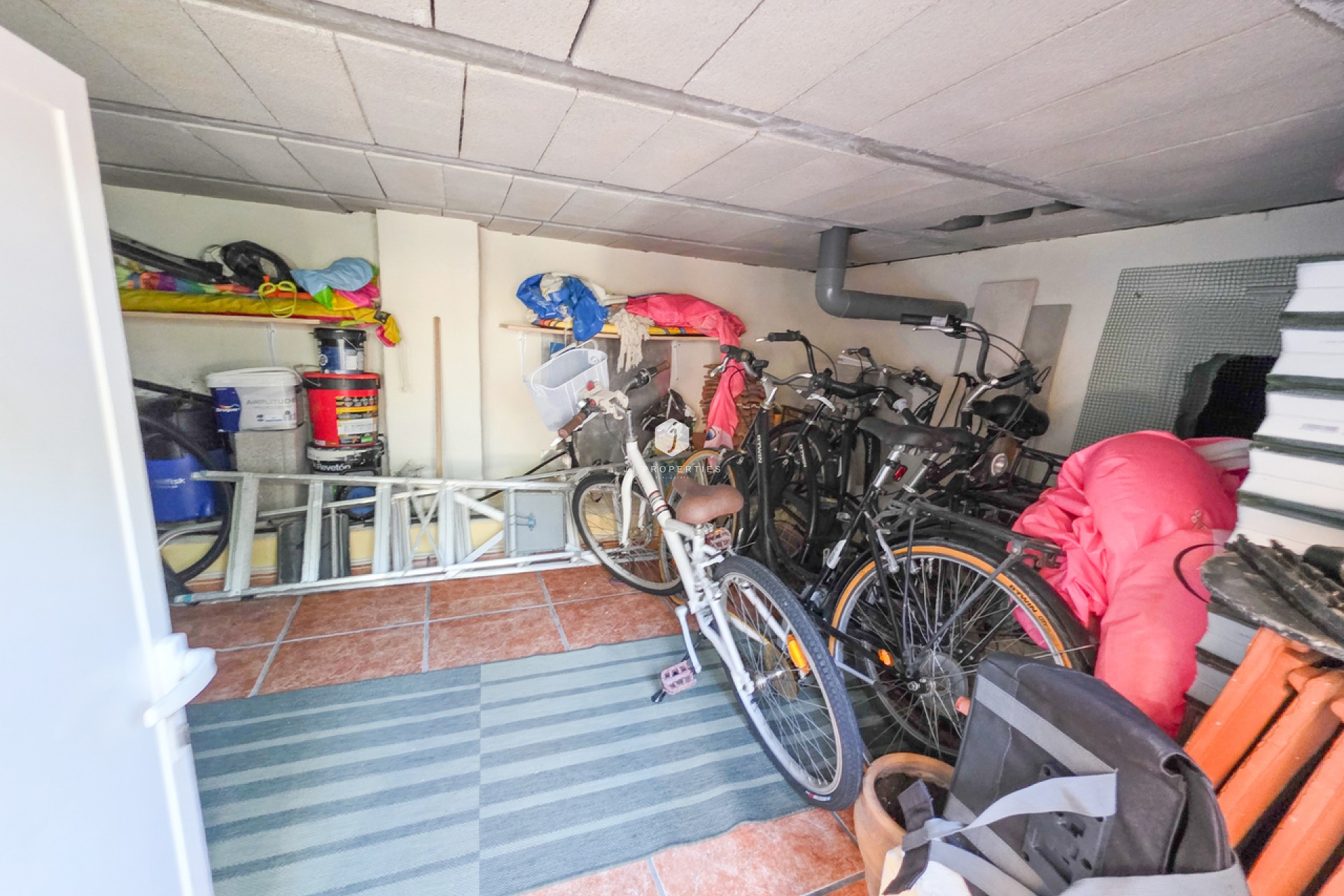 Aus zweiter Hand - Villa -
Los Dolses - Inland