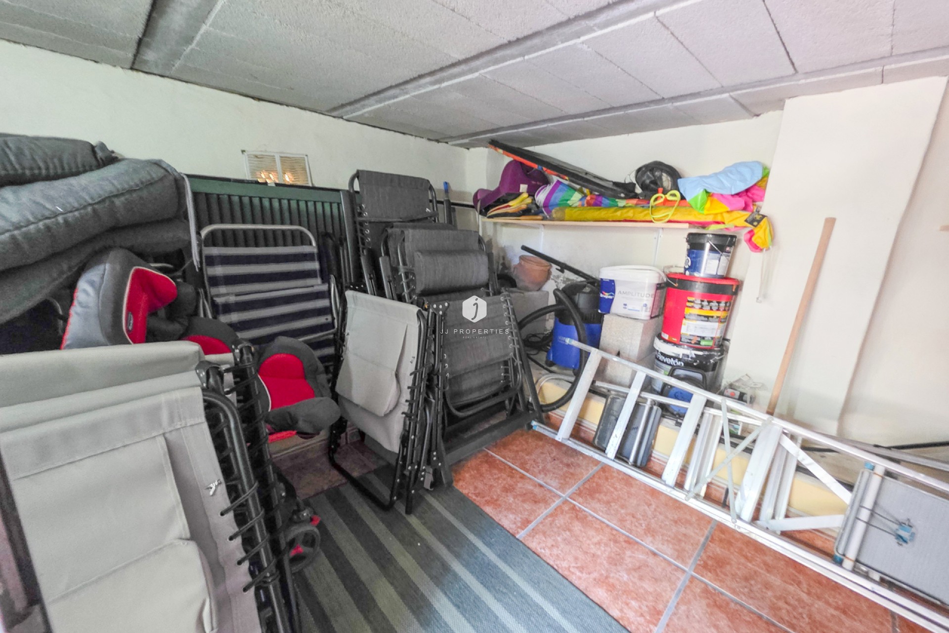 Aus zweiter Hand - Villa -
Los Dolses - Inland