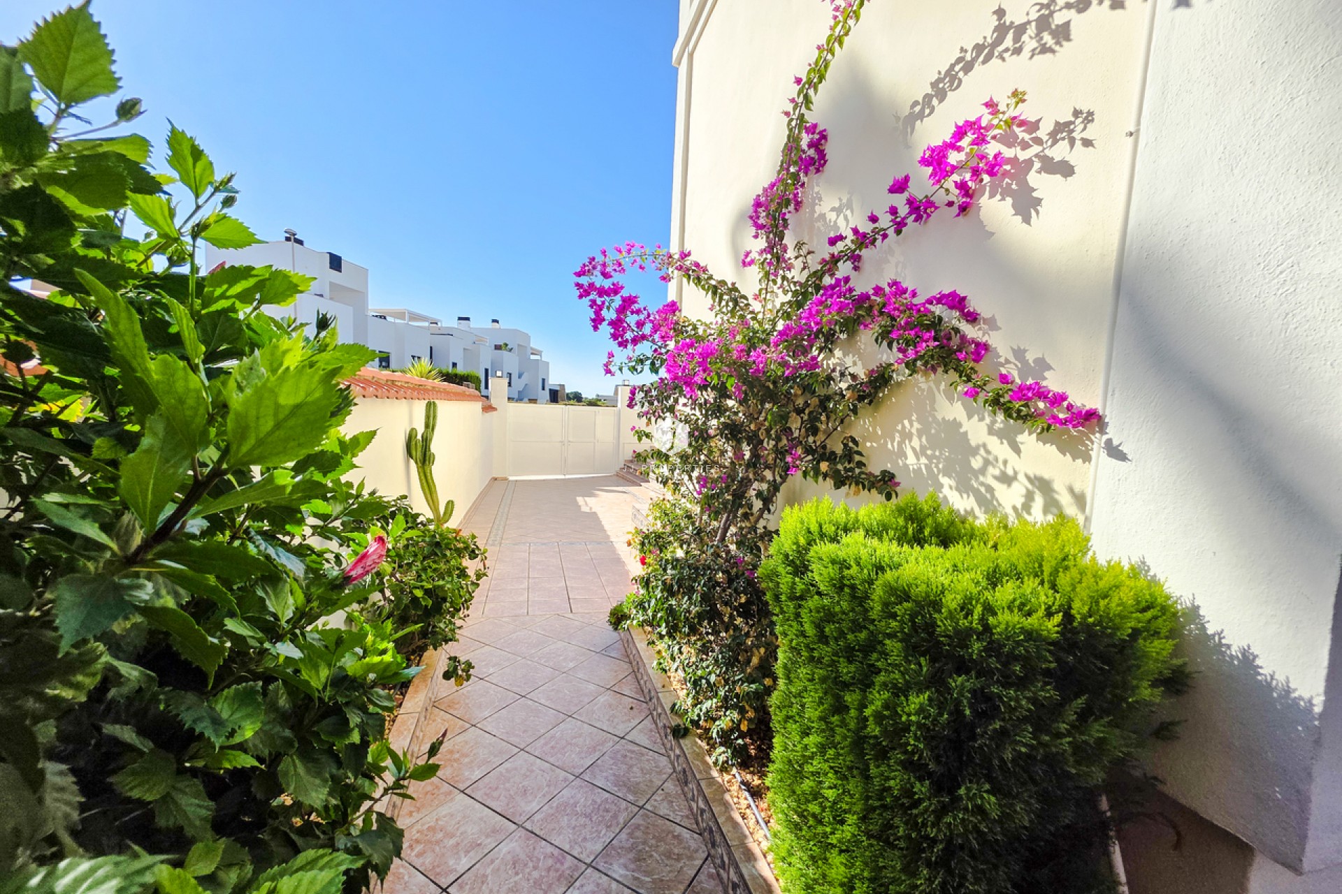 Aus zweiter Hand - Villa -
Los Dolses - Inland