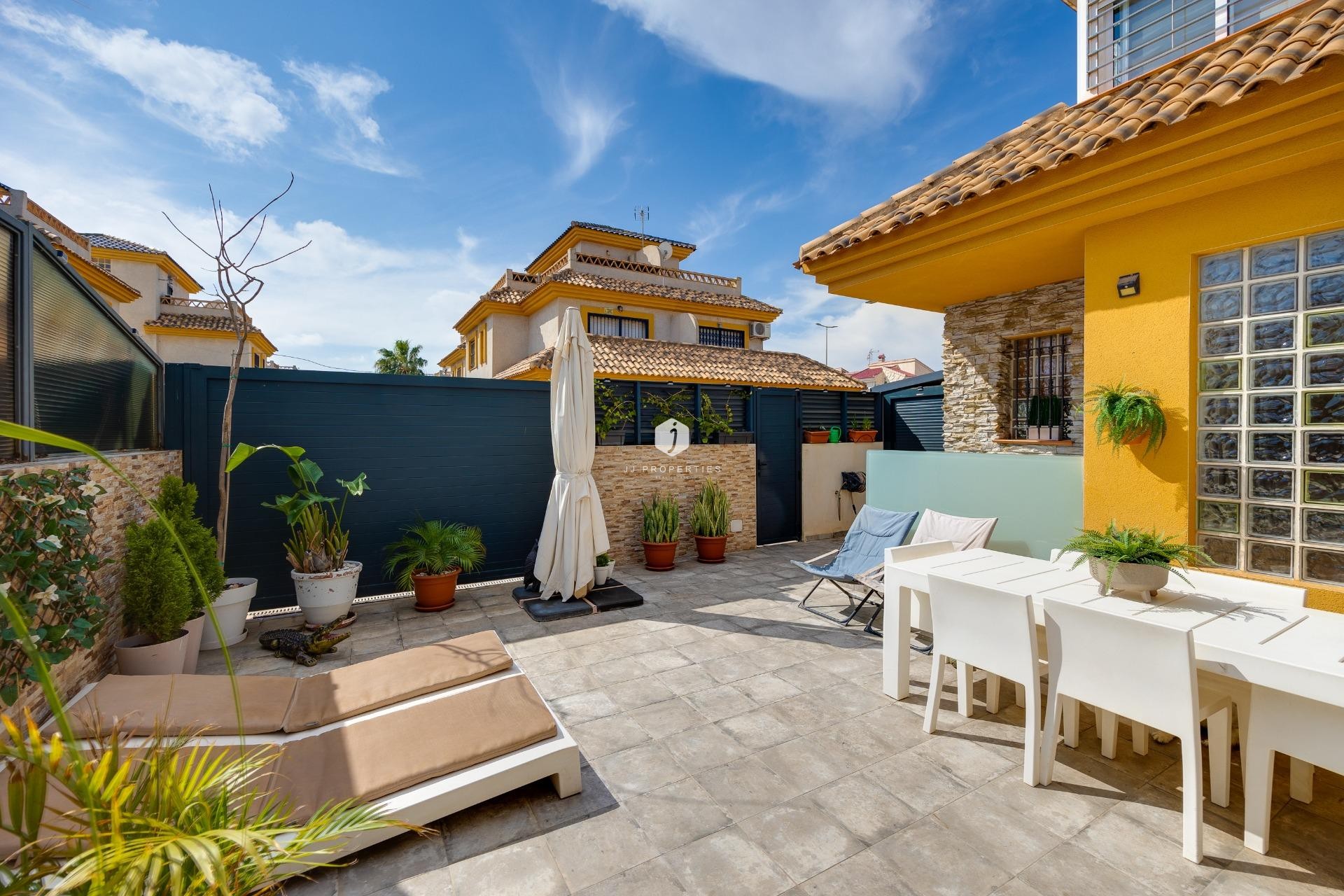 Aus zweiter Hand - Villa -
Los Montesinos - La herrada