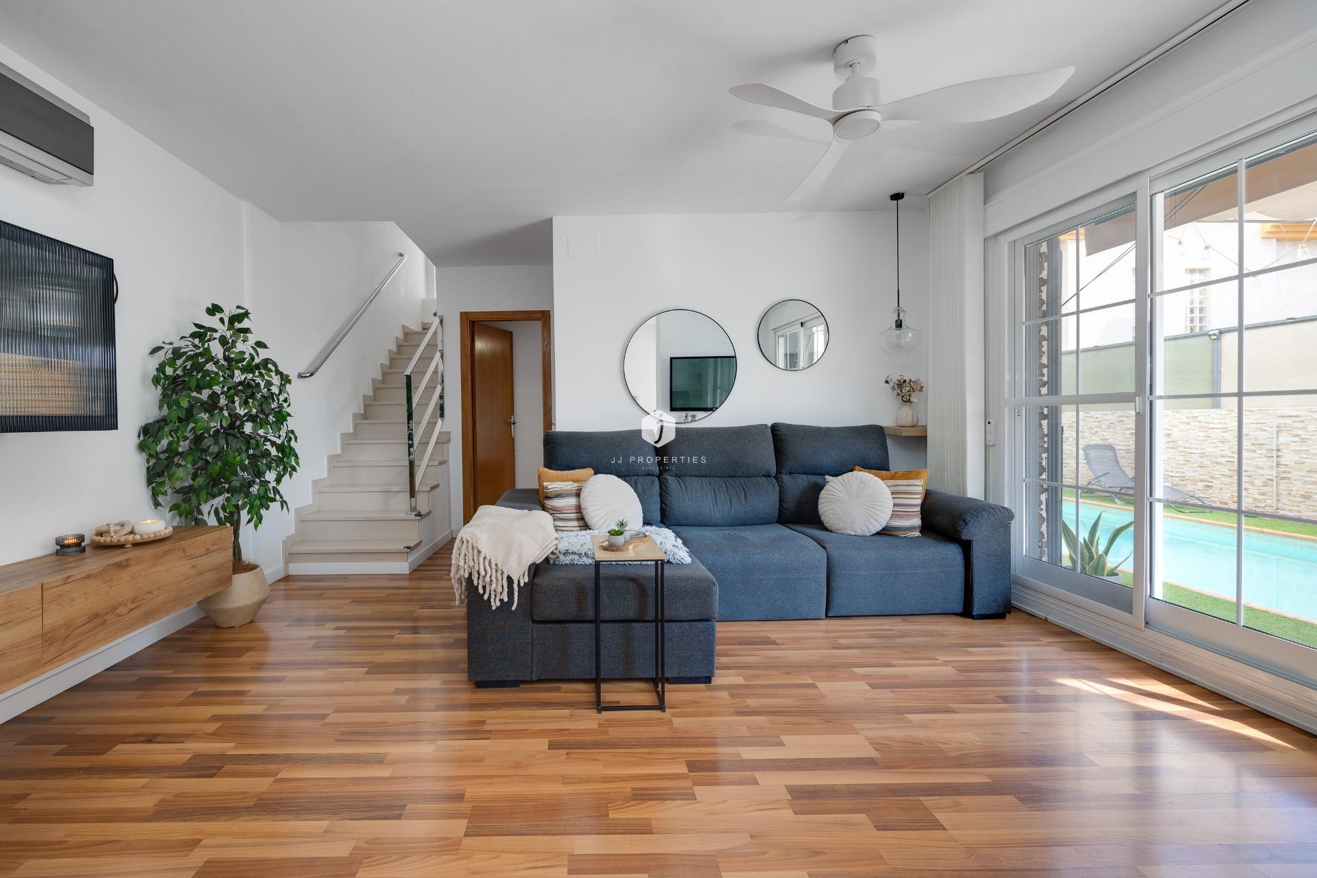 Aus zweiter Hand - Villa -
Los Montesinos - La herrada