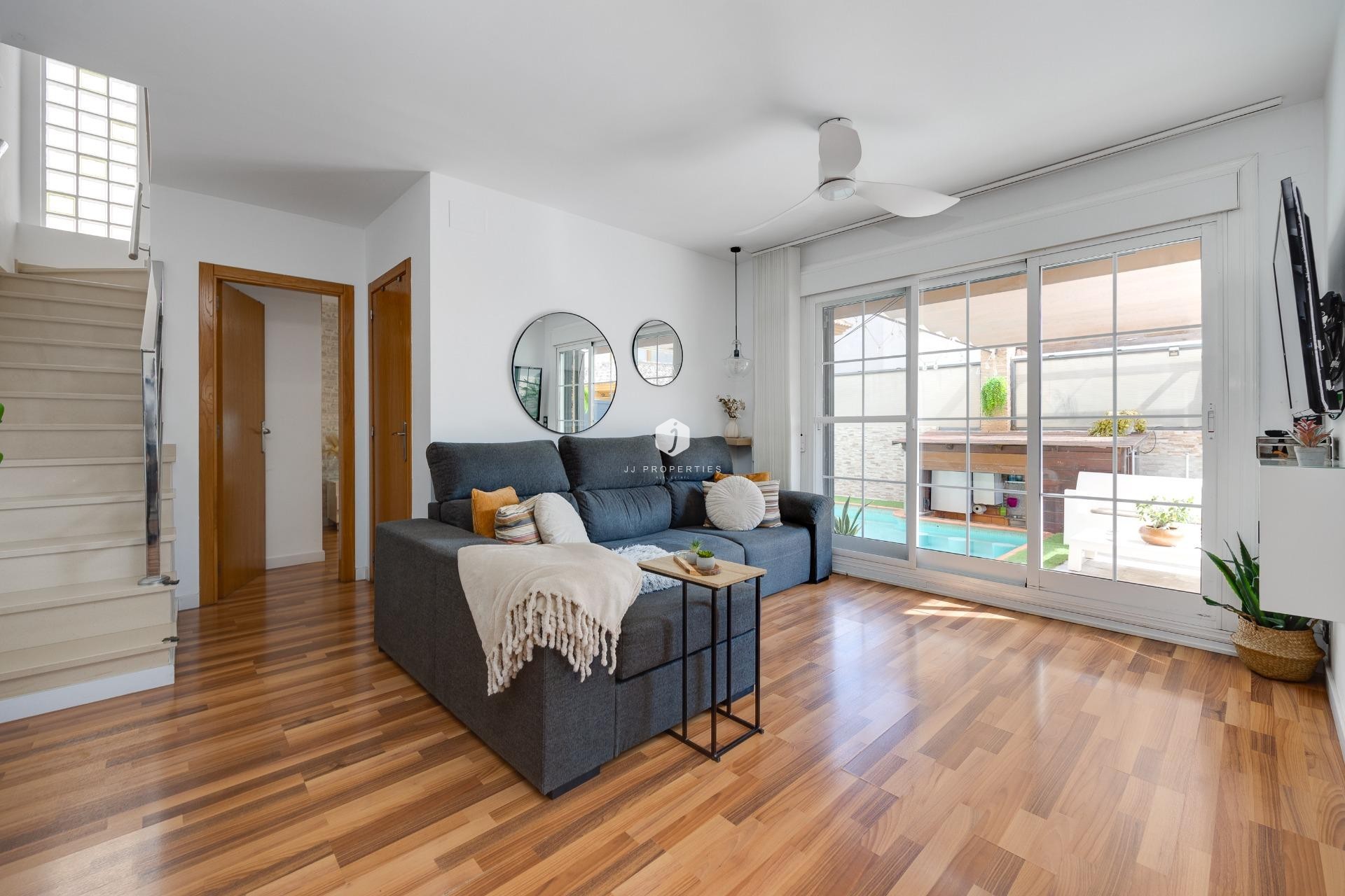 Aus zweiter Hand - Villa -
Los Montesinos - La herrada