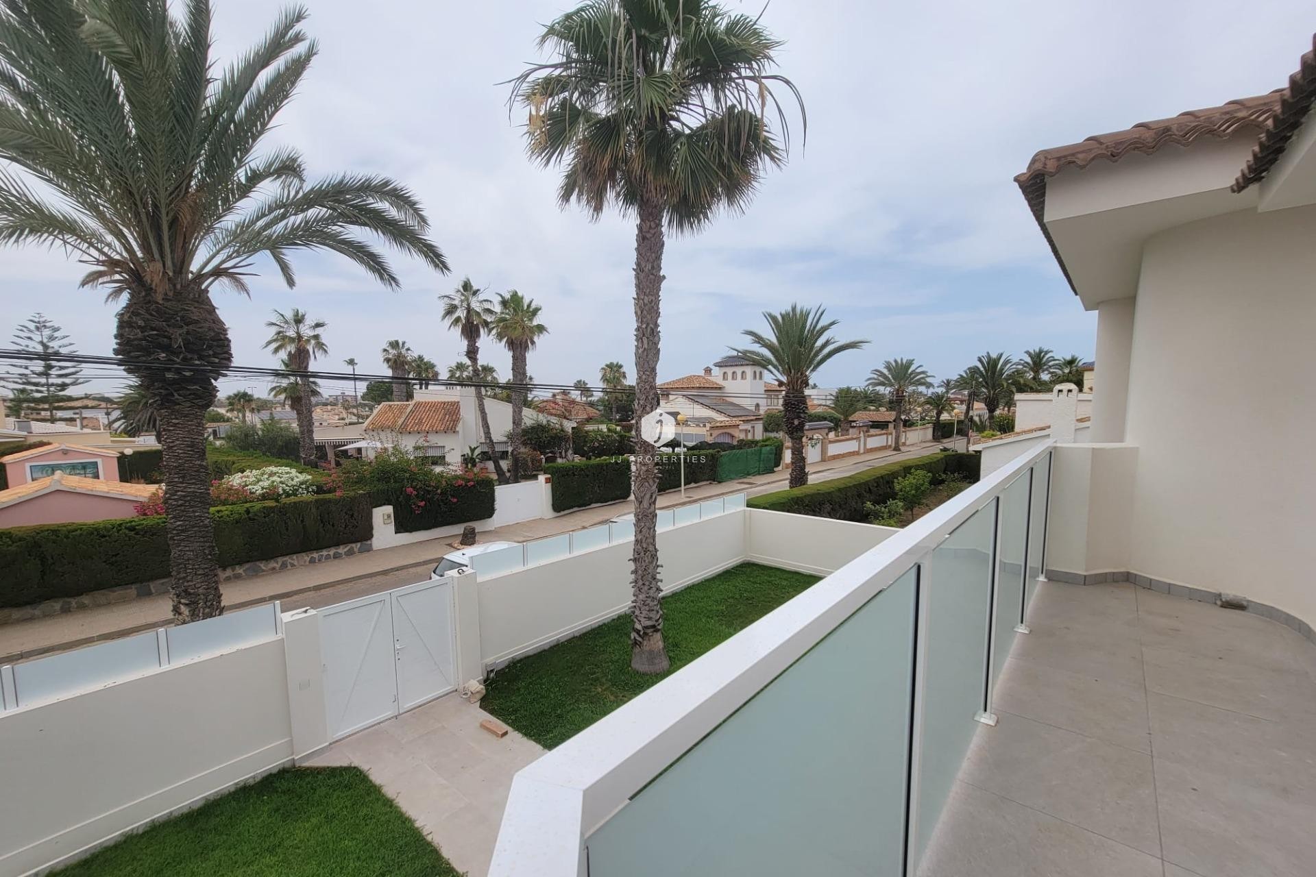 Aus zweiter Hand - Villa -
Orihuela Costa - Cabo Roig