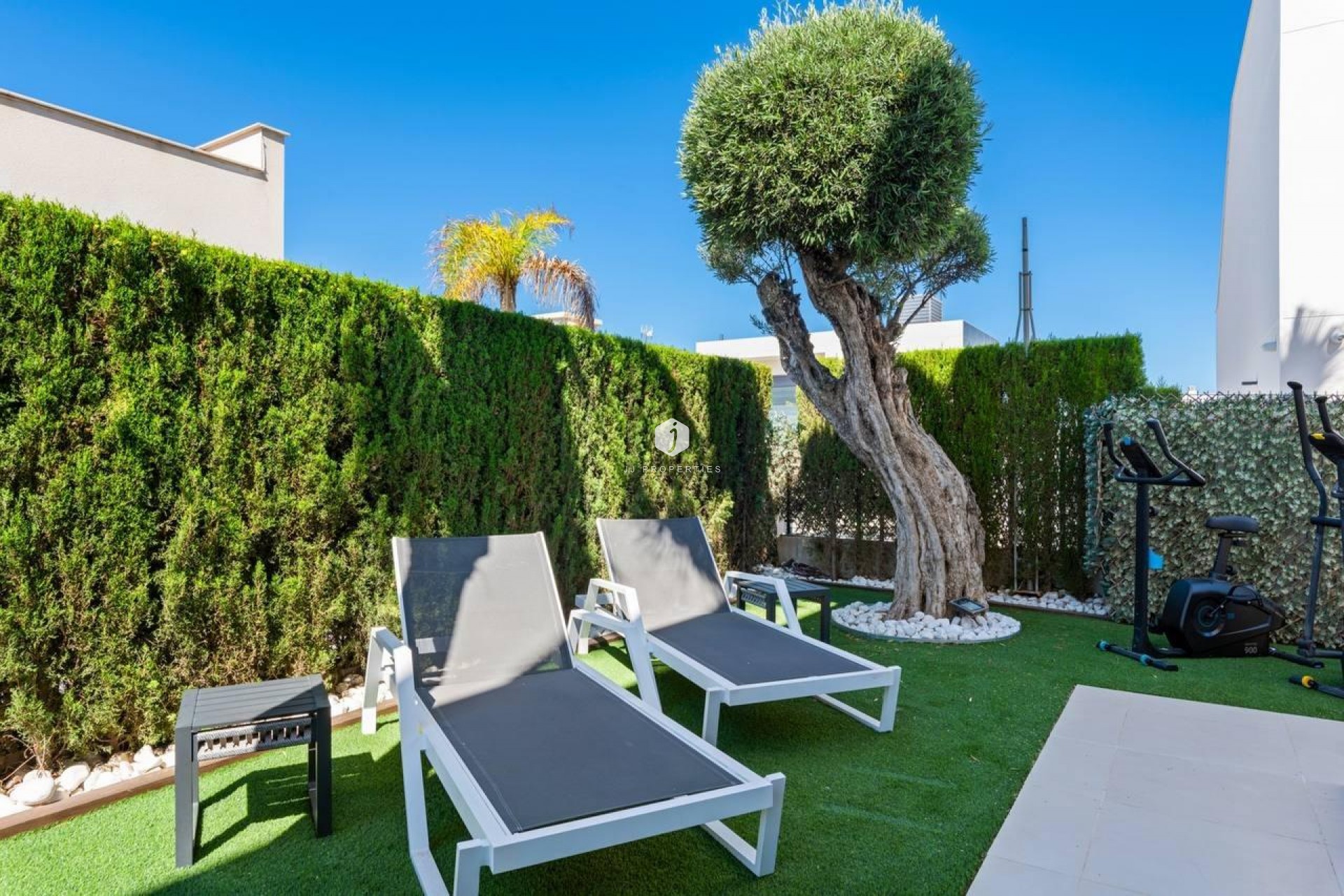 Aus zweiter Hand - Villa -
Orihuela Costa - Campoamor