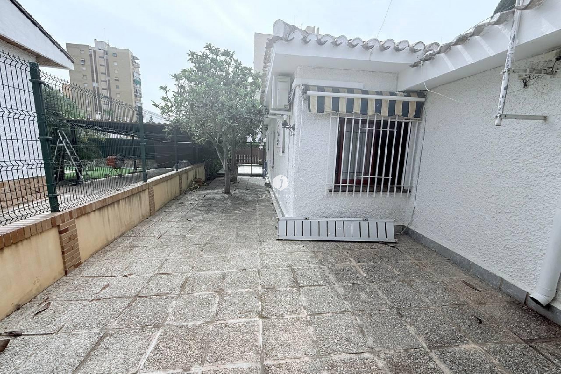 Aus zweiter Hand - Villa -
Orihuela Costa - Campoamor