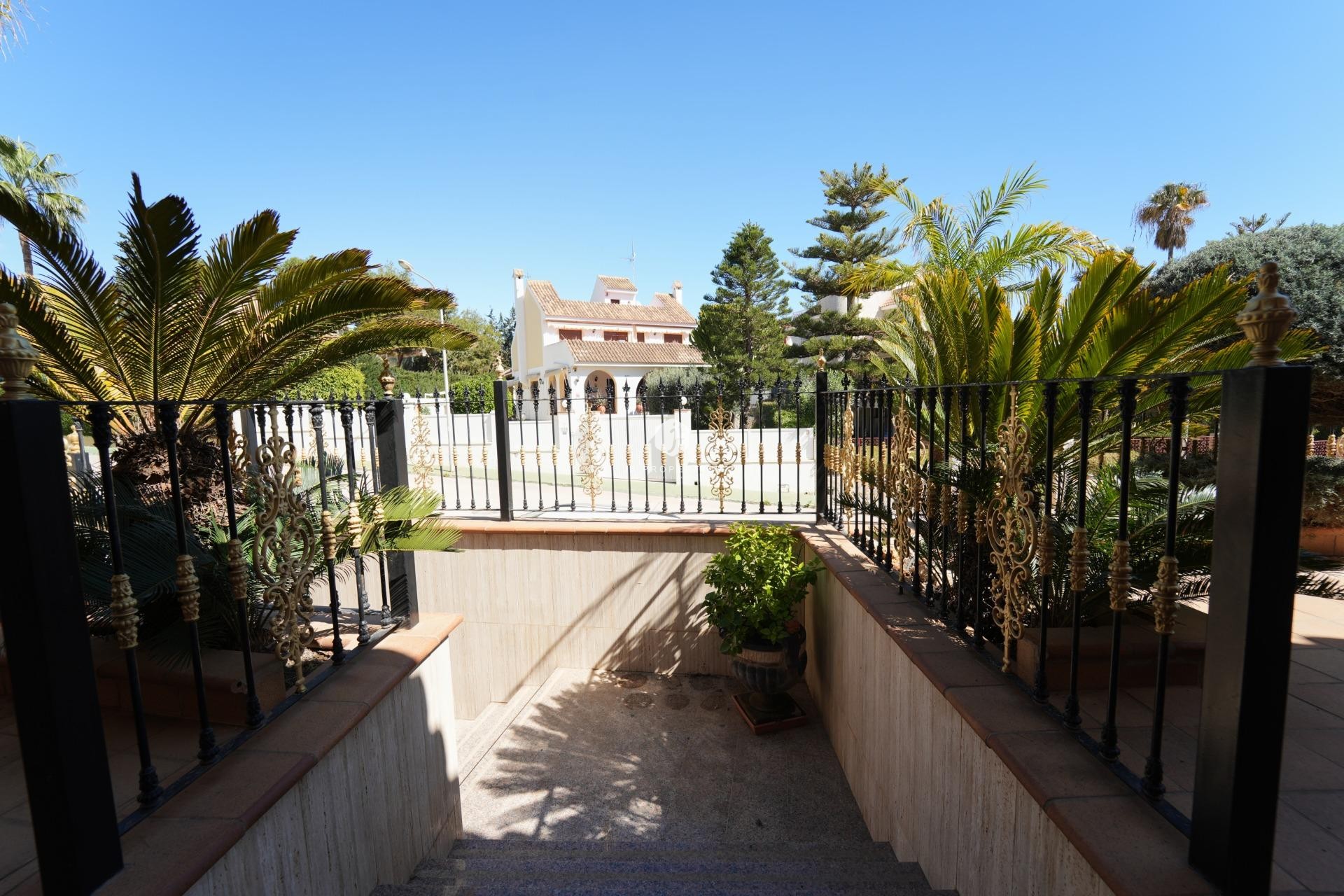 Aus zweiter Hand - Villa -
Orihuela Costa - Campoamor