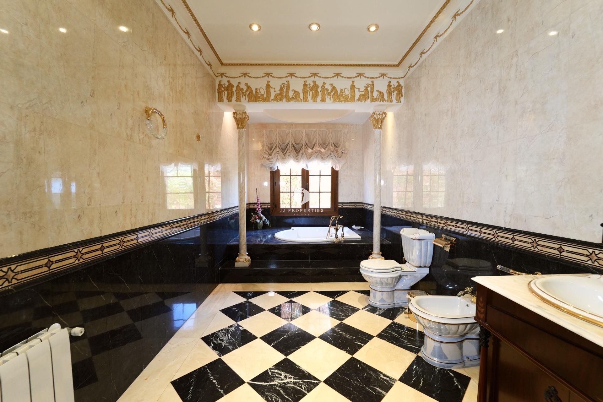 Aus zweiter Hand - Villa -
Orihuela Costa - Campoamor