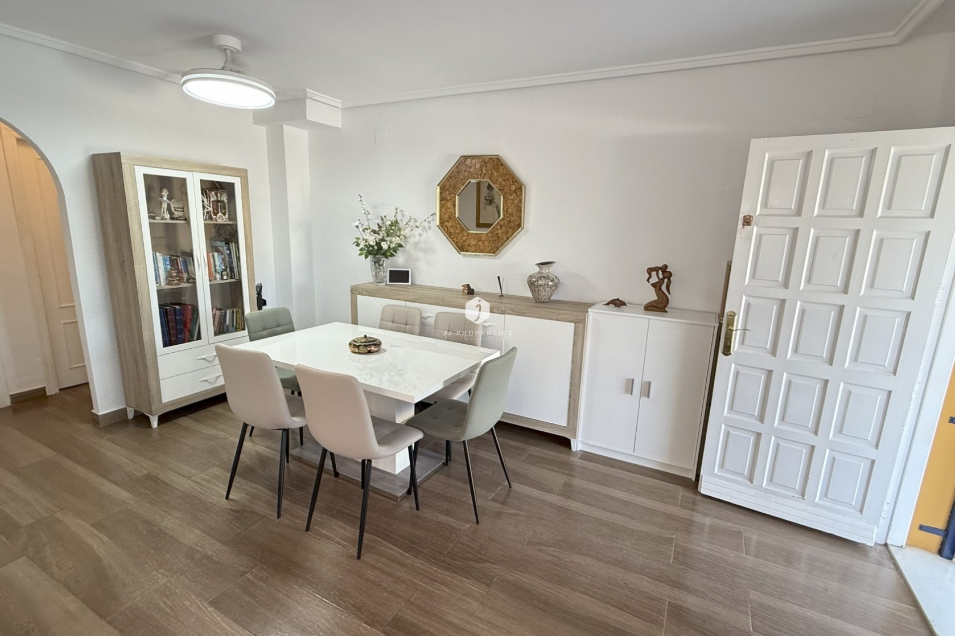 Aus zweiter Hand - Villa -
Orihuela Costa - Costa Blanca